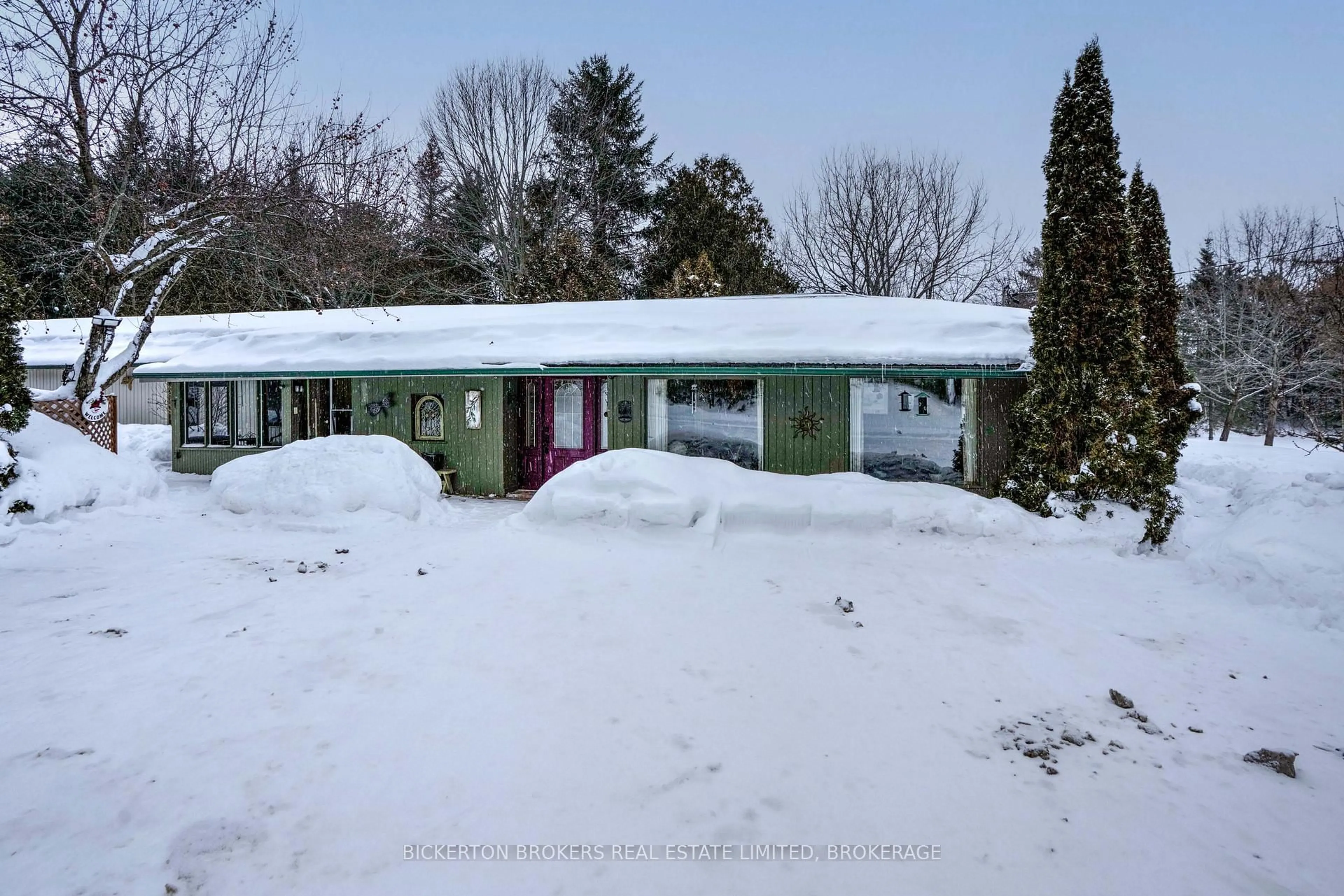 A pic from outside/outdoor area/front of a property/back of a property/a pic from drone, street for 1194 County Rd 32 Rd, Front of Leeds & Seeleys Bay Ontario K7G 2V3