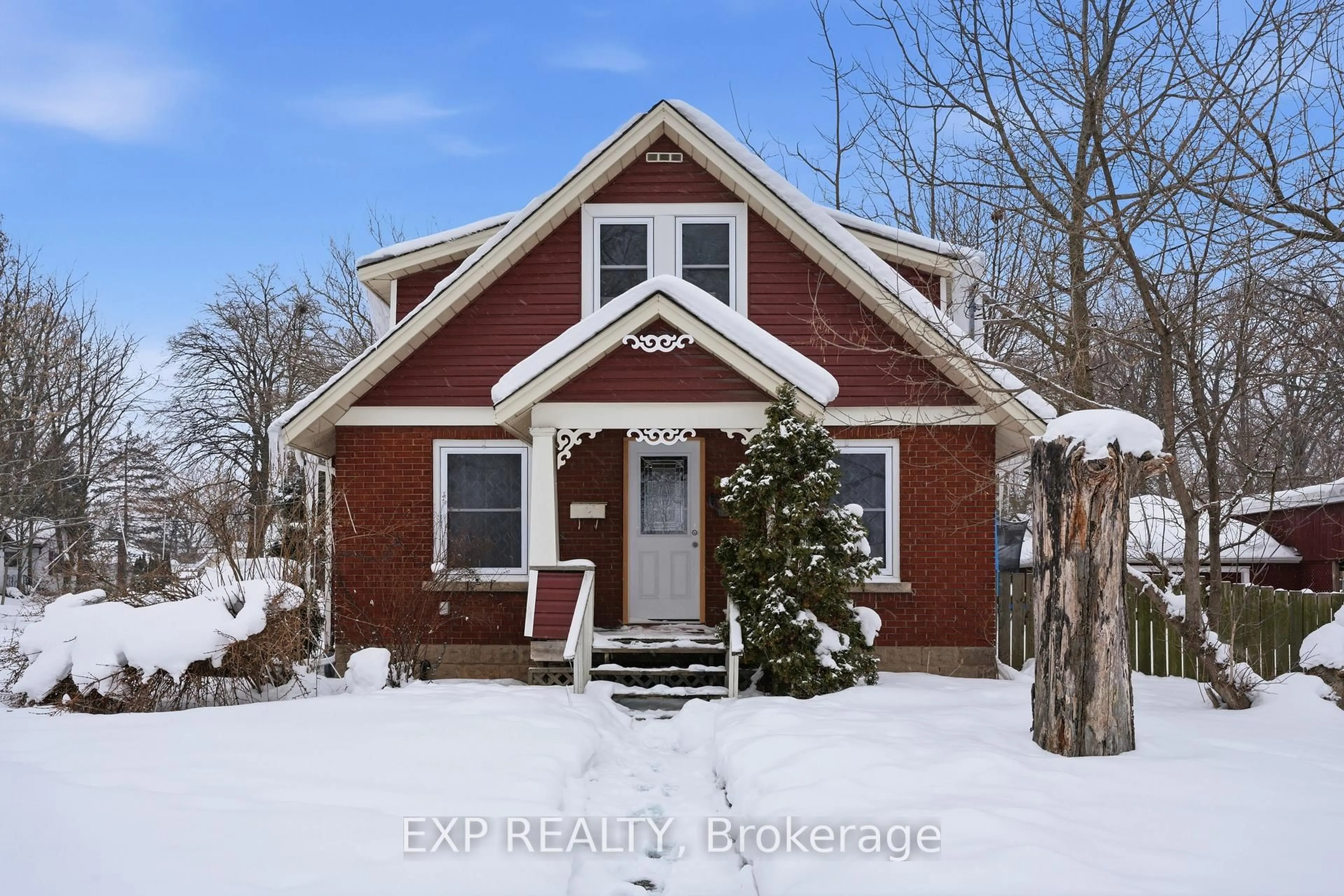 Home with brick exterior material, street for 5537 Prince Edward Ave, Niagara Falls Ontario L2G 5H7