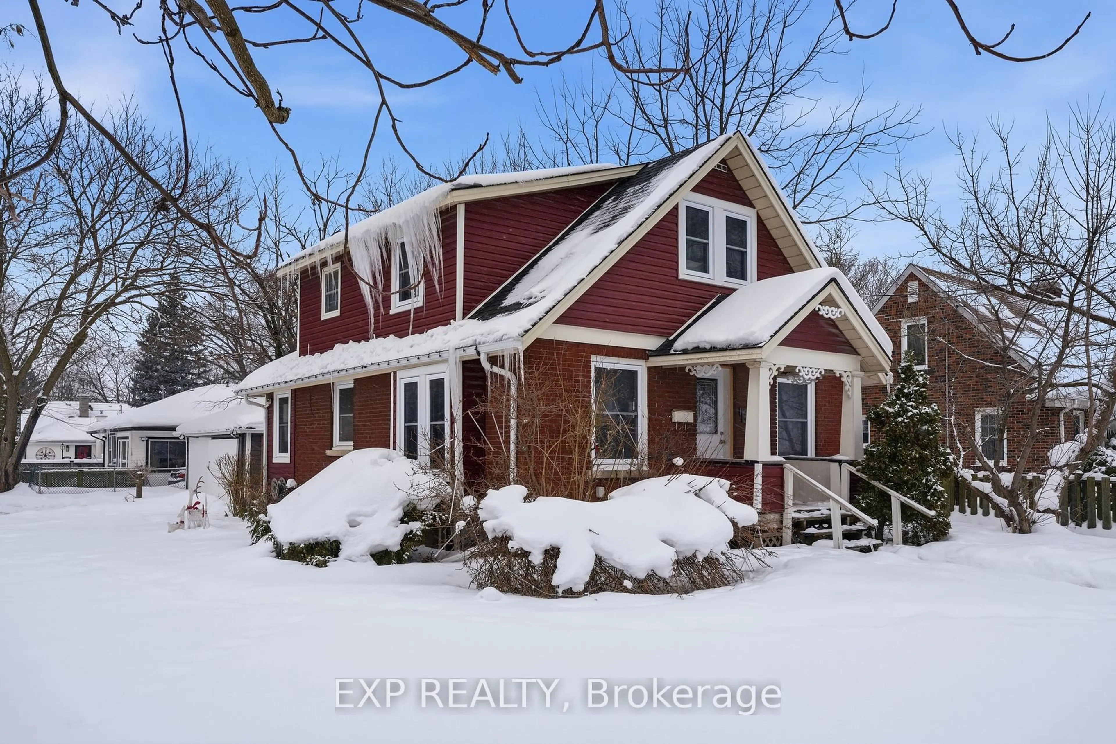 Home with brick exterior material, street for 5537 Prince Edward Ave, Niagara Falls Ontario L2G 5H7