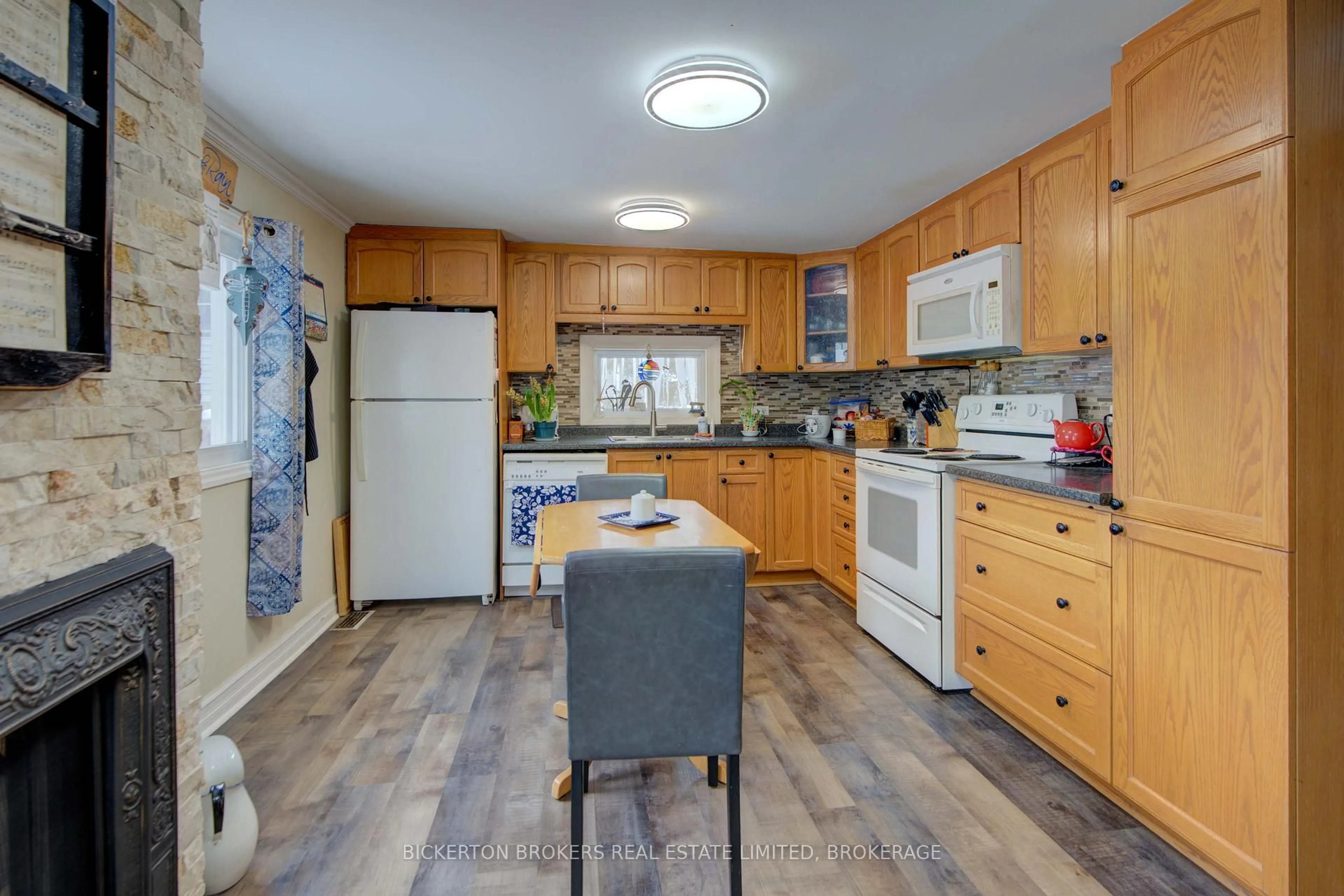 Unknown for 85 Elm St, Gananoque Ontario K7G 2S8