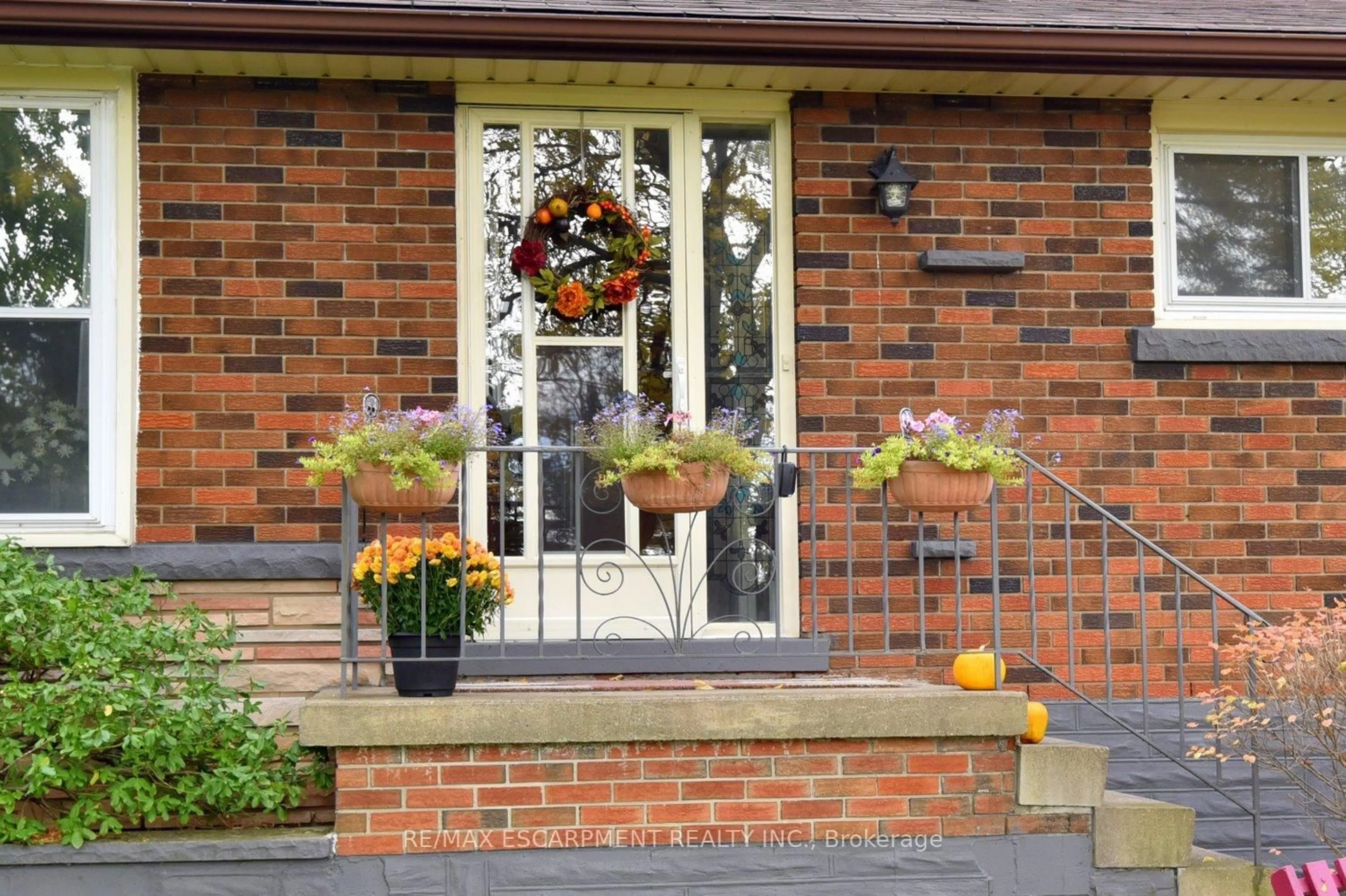 Home with brick exterior material, street for 564 Evans Rd, Hamilton Ontario L8B 0G7