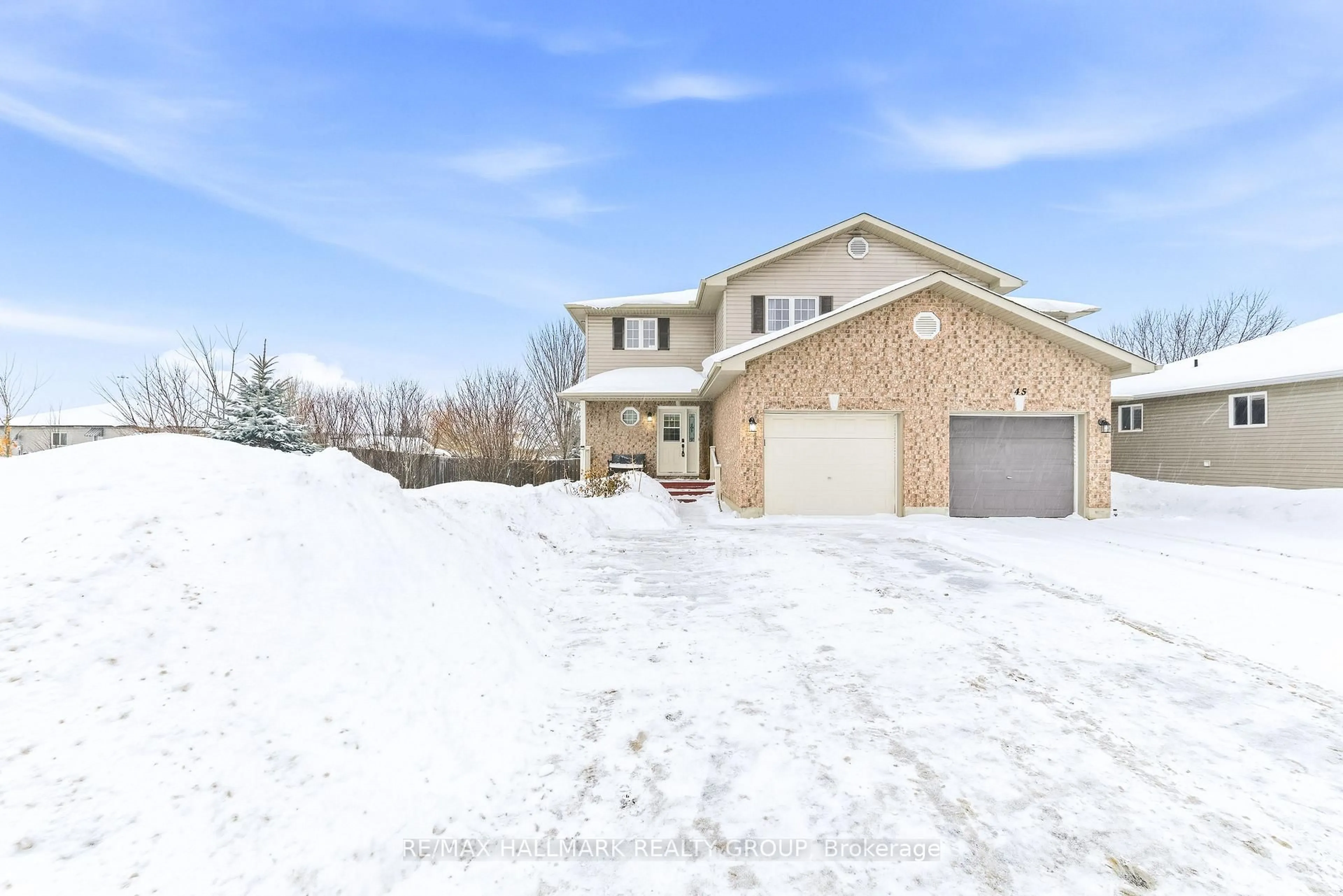 A pic from outside/outdoor area/front of a property/back of a property/a pic from drone, street for 47 Ashbury St, Arnprior Ontario K7S 0A7