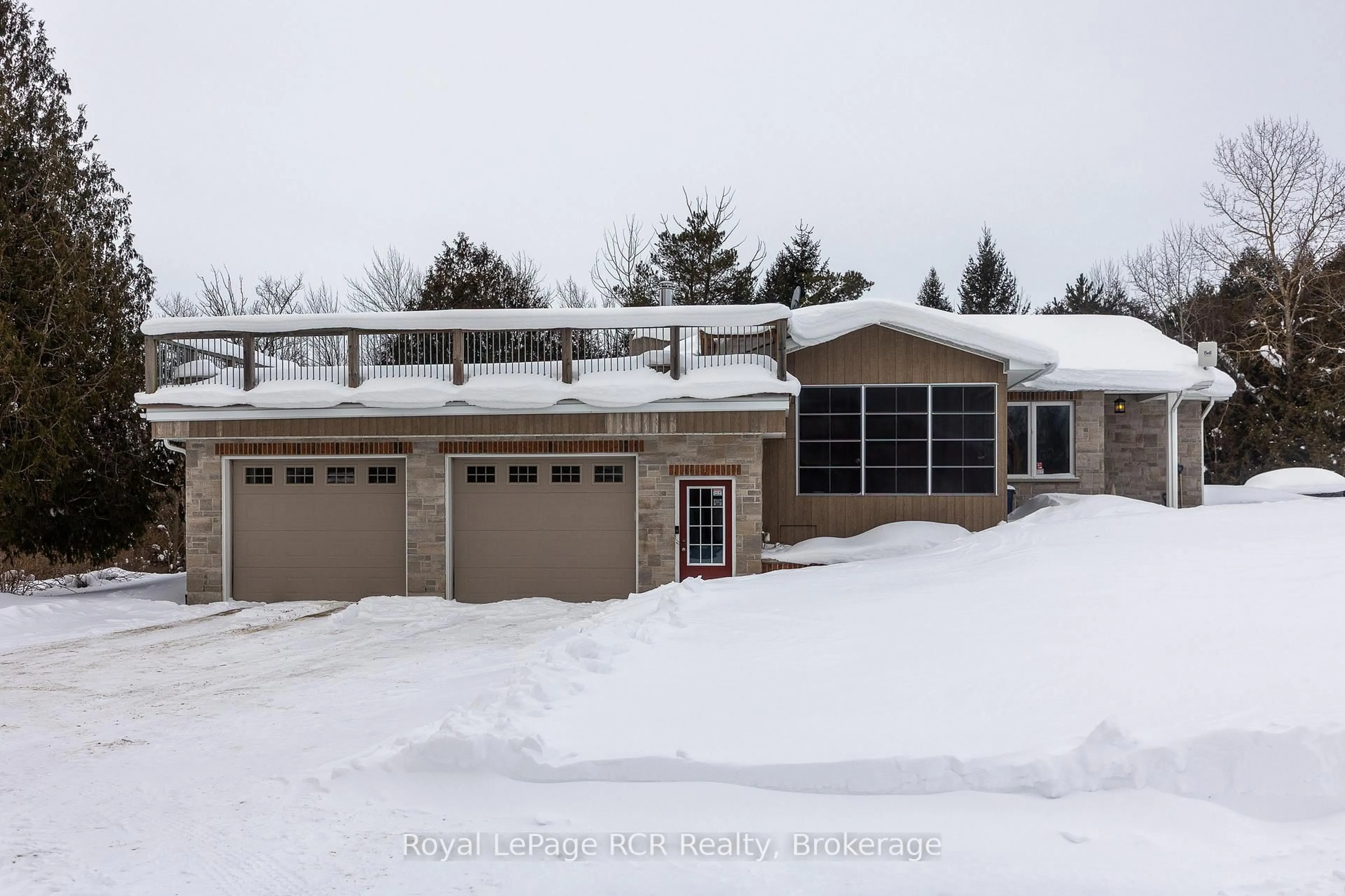 Indoor garage for 837 7th Ave, Hanover Ontario N4N 2K3