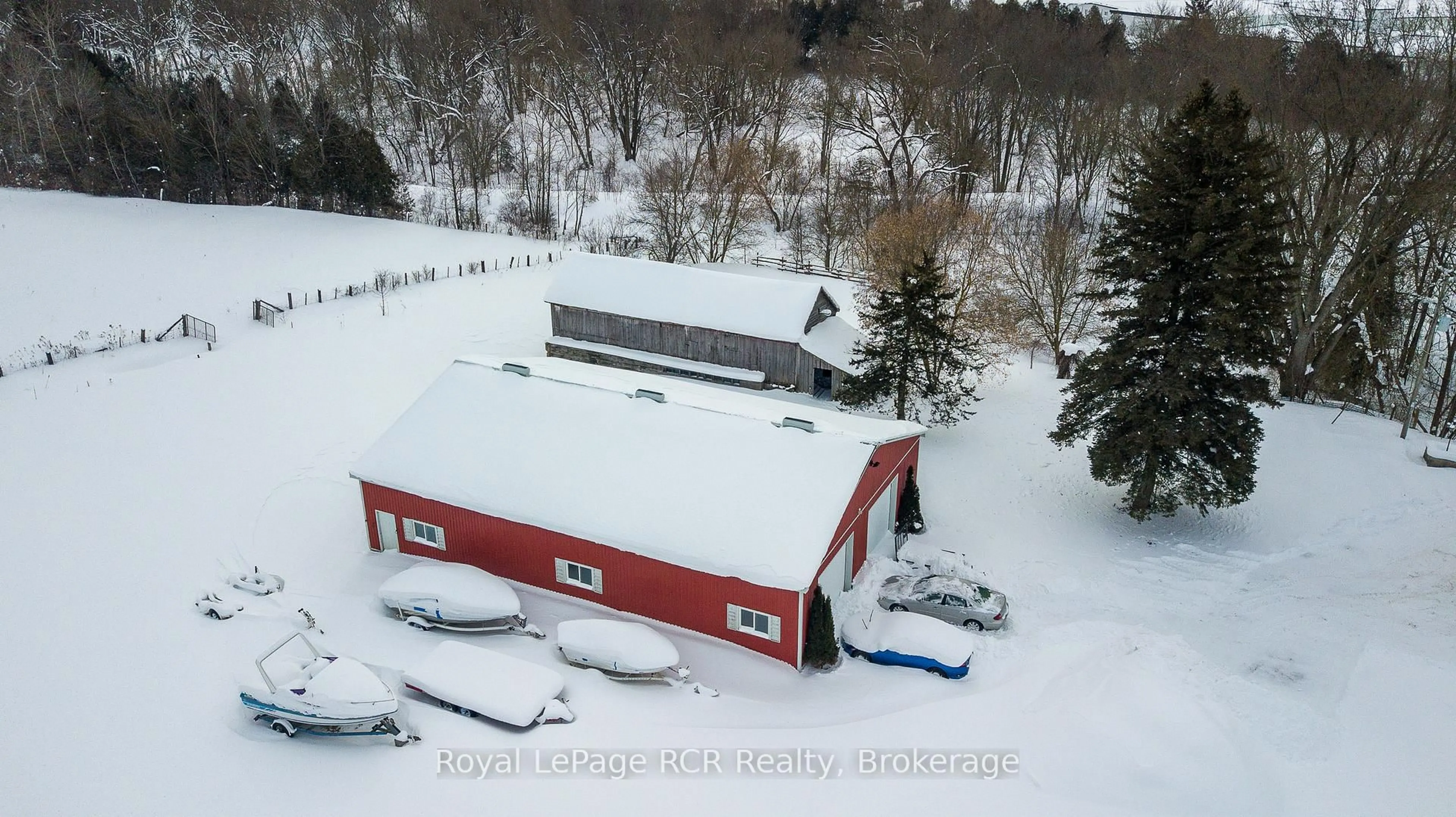 A pic from outside/outdoor area/front of a property/back of a property/a pic from drone, building for 837 7th Ave, Hanover Ontario N4N 2K3