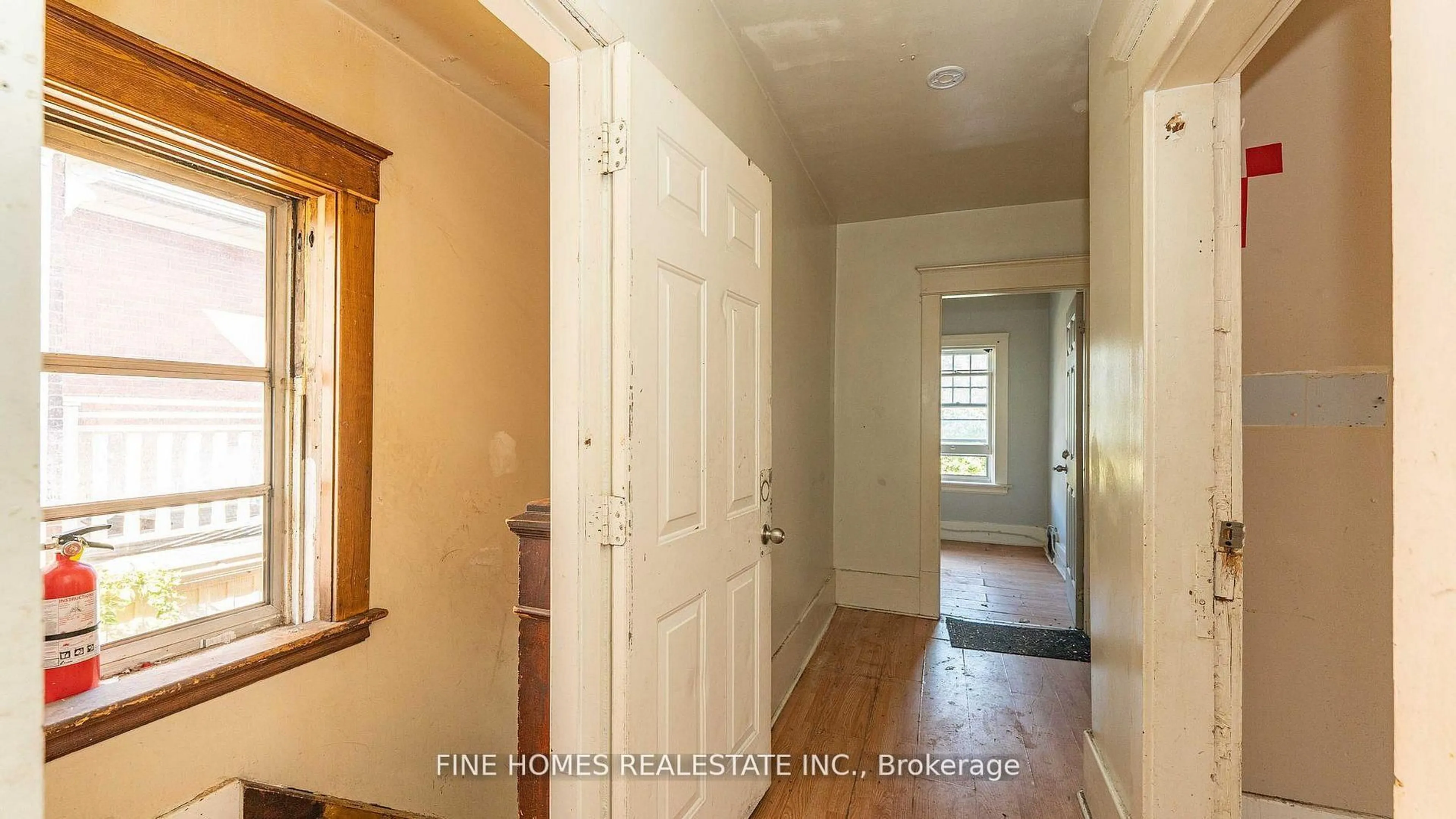 Indoor entryway for 175 Stewart St, Peterborough Ontario K9J 3M4