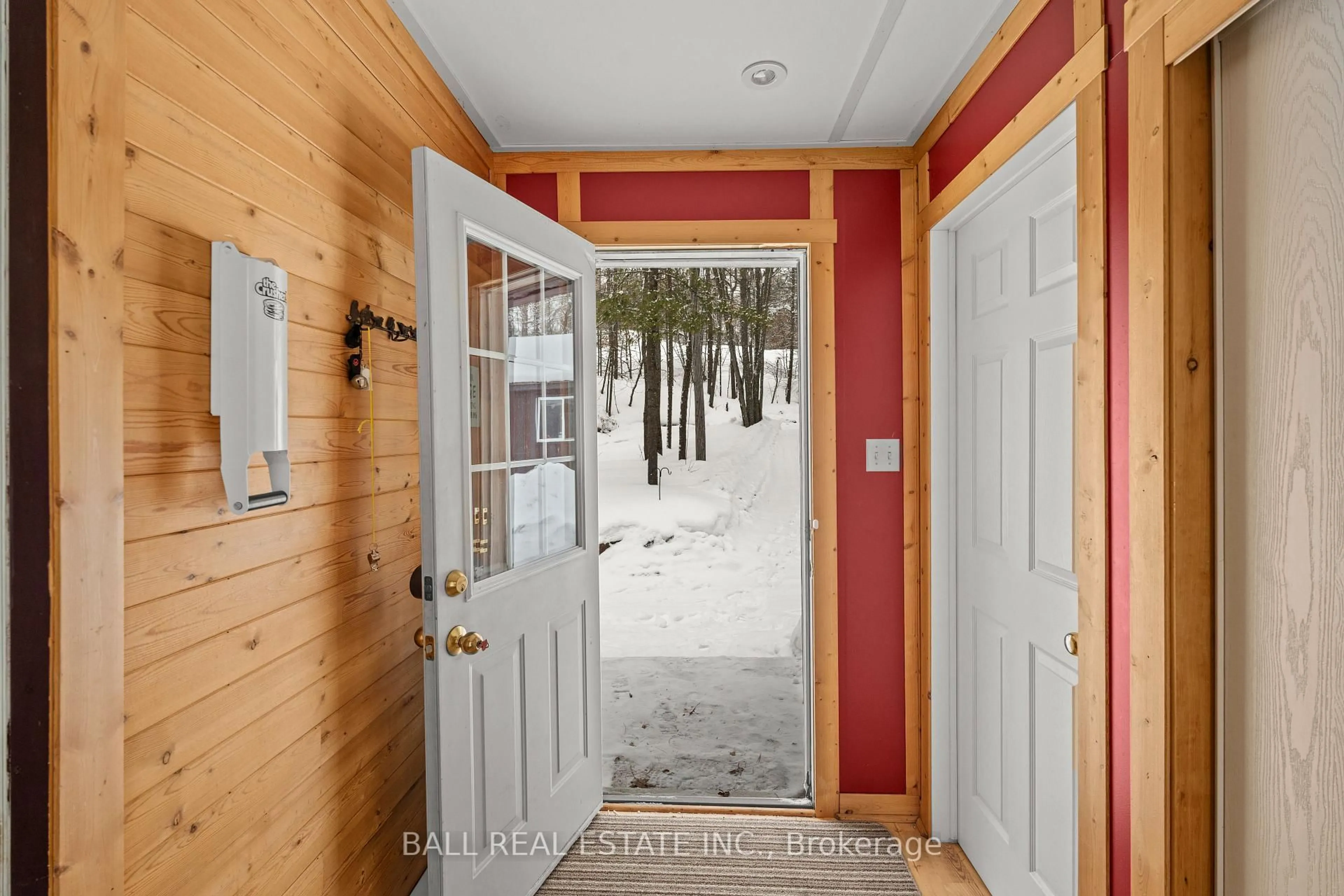 Indoor entryway for 64 Fire Route 165, Trent Lakes Ontario K0L 1J0