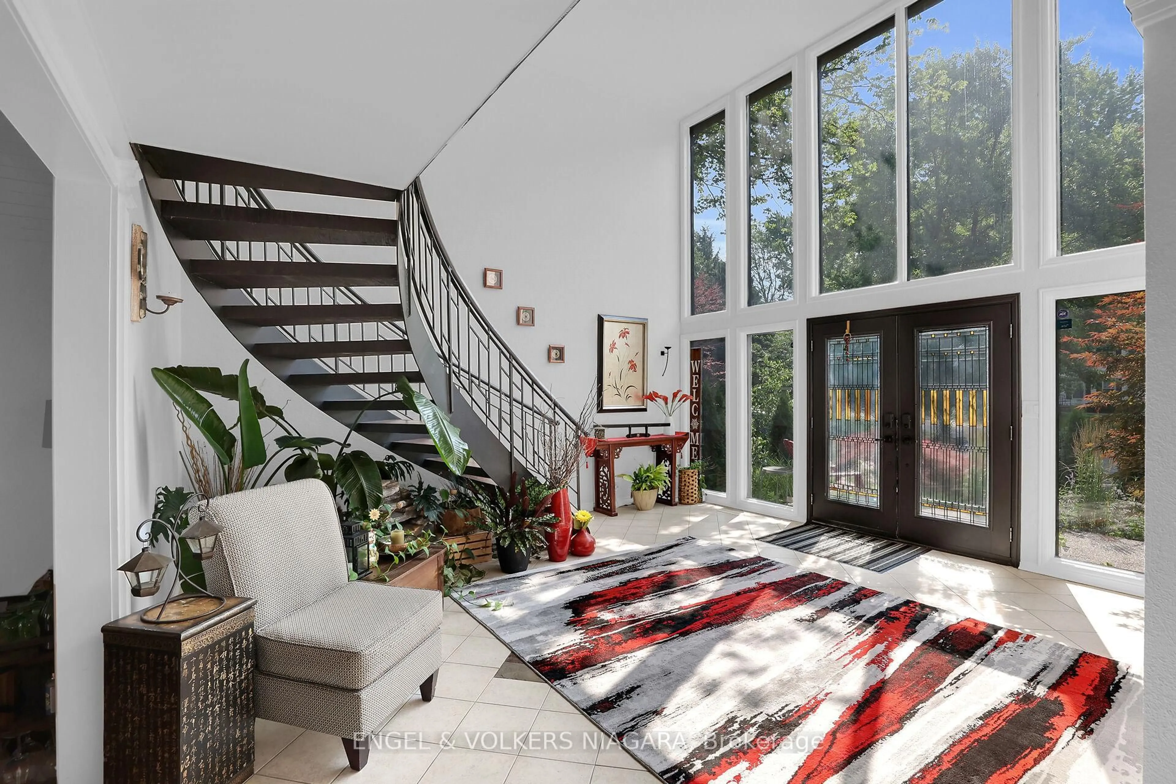 Indoor entryway for 2459 Noella Cres, Niagara Falls Ontario L2J 3H7