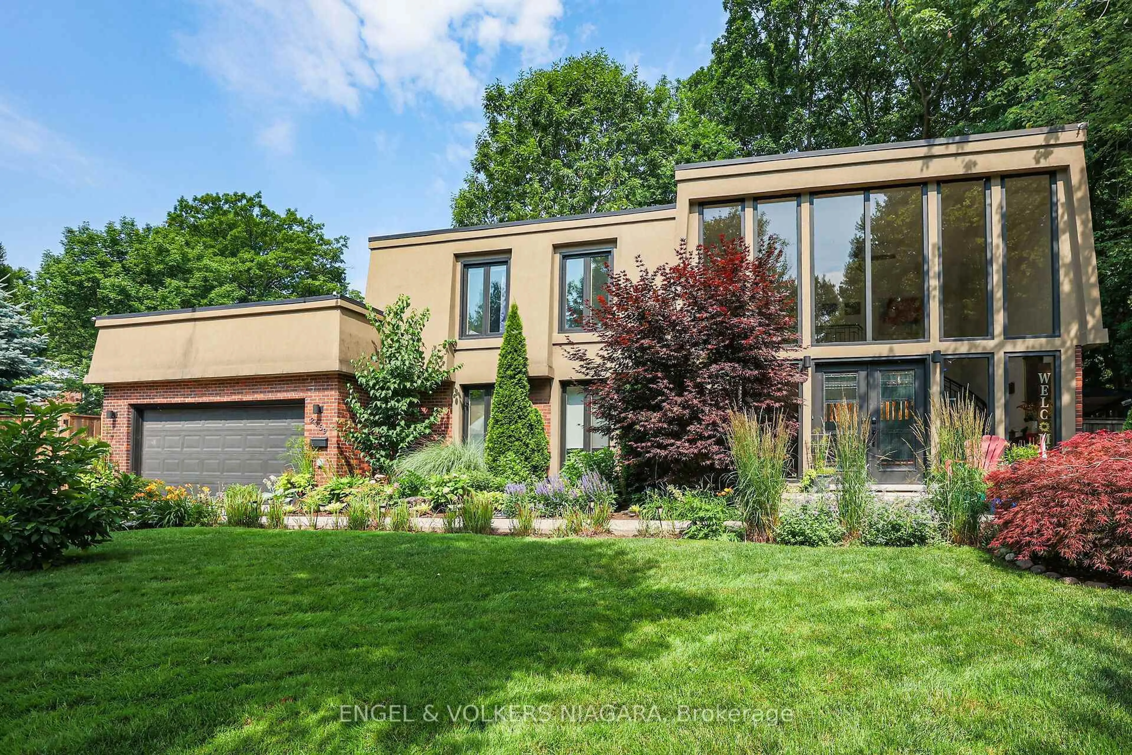 Home with brick exterior material, street for 2459 Noella Cres, Niagara Falls Ontario L2J 3H7