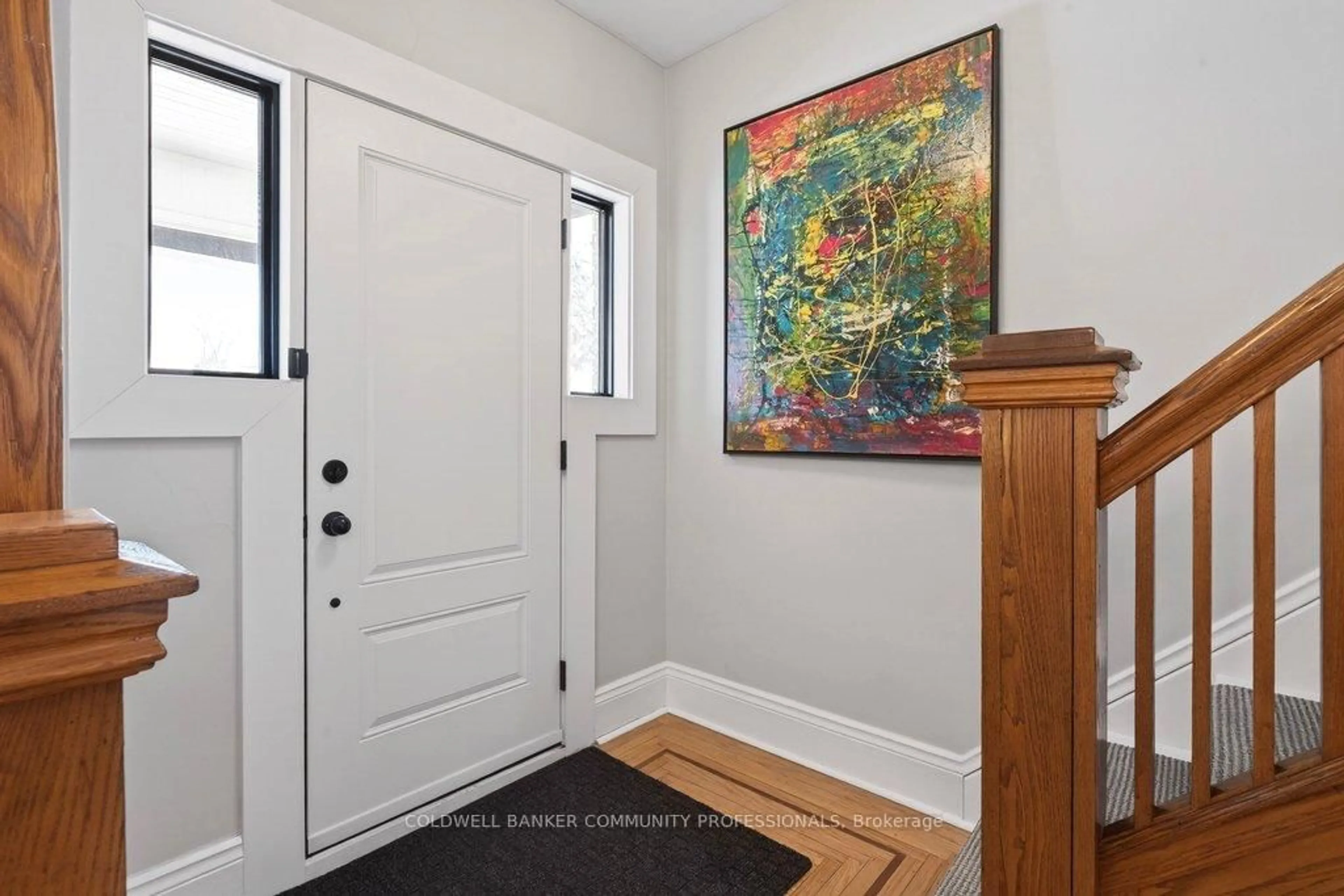 Indoor entryway for 108 Rosslyn Ave, Hamilton Ontario L8M 3H9