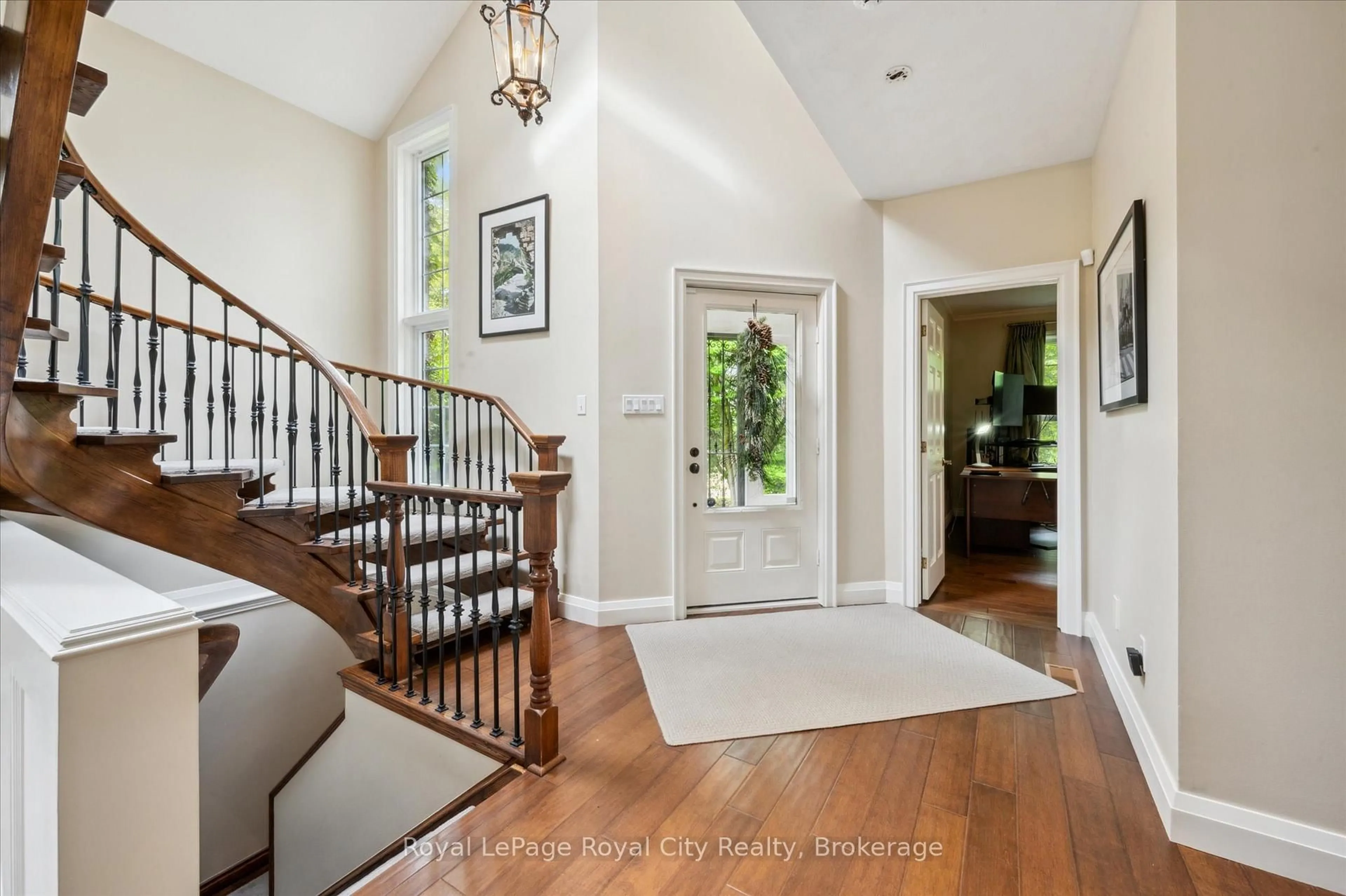 Indoor entryway for 159 Carter Rd, Puslinch Ontario N0B 2J0