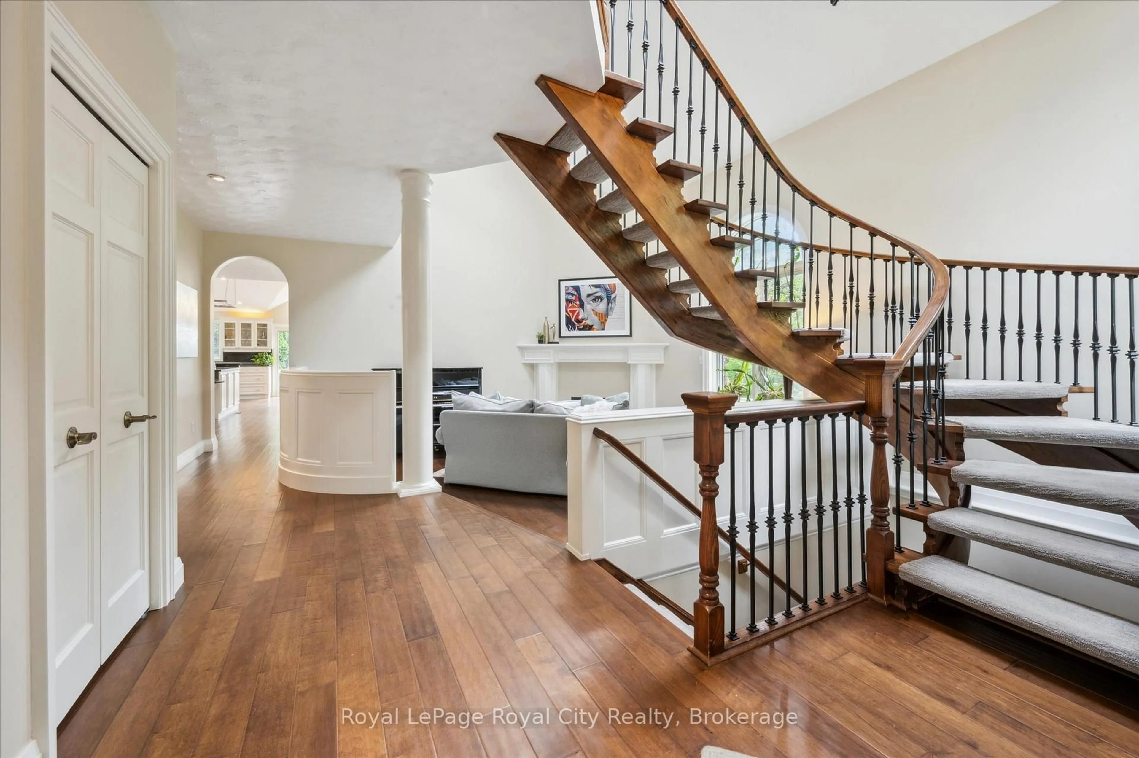 Indoor foyer for 159 Carter Rd, Puslinch Ontario N0B 2J0