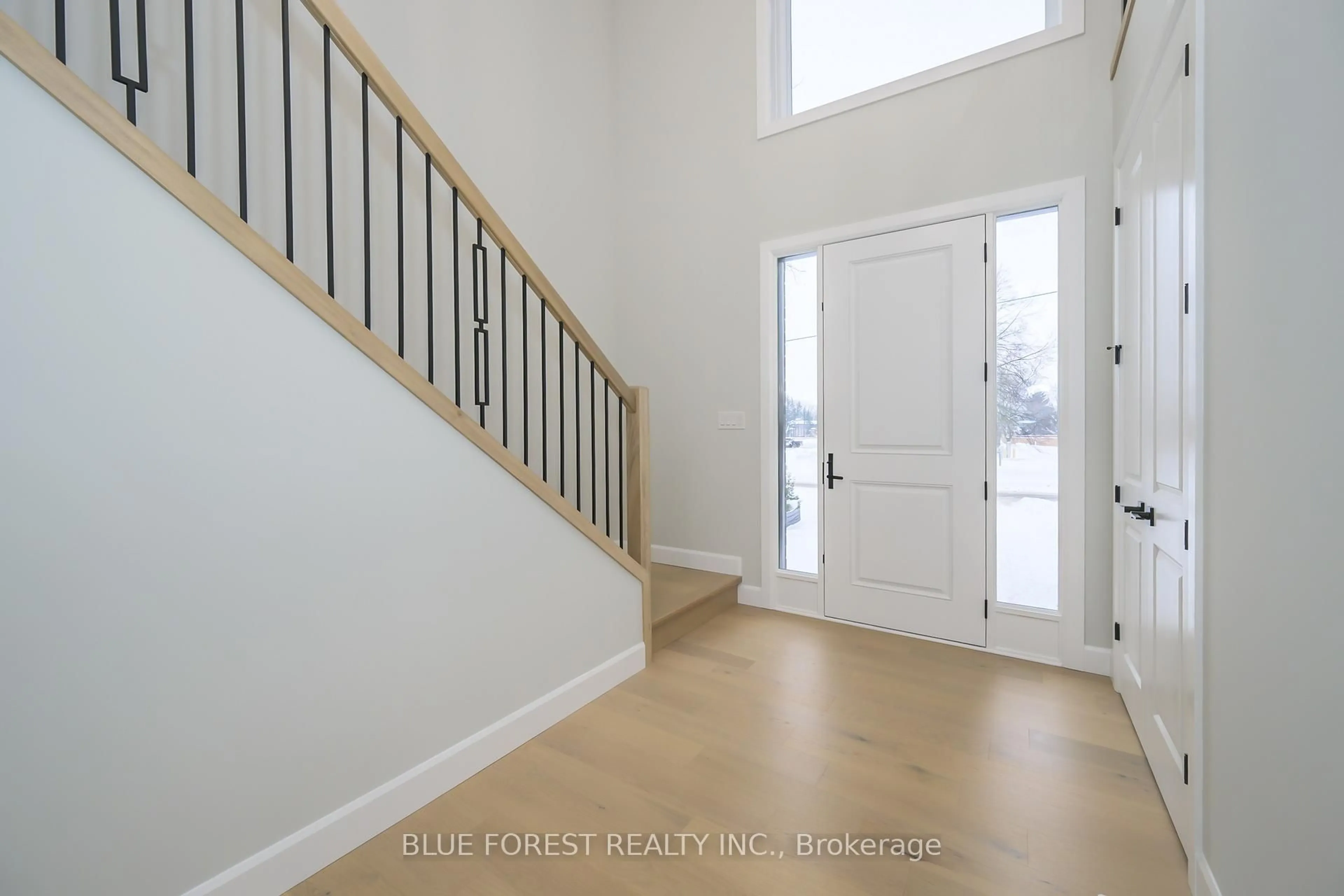 Indoor entryway for 619 Lions Park Dr, Strathroy-Caradoc Ontario N0L 1W0