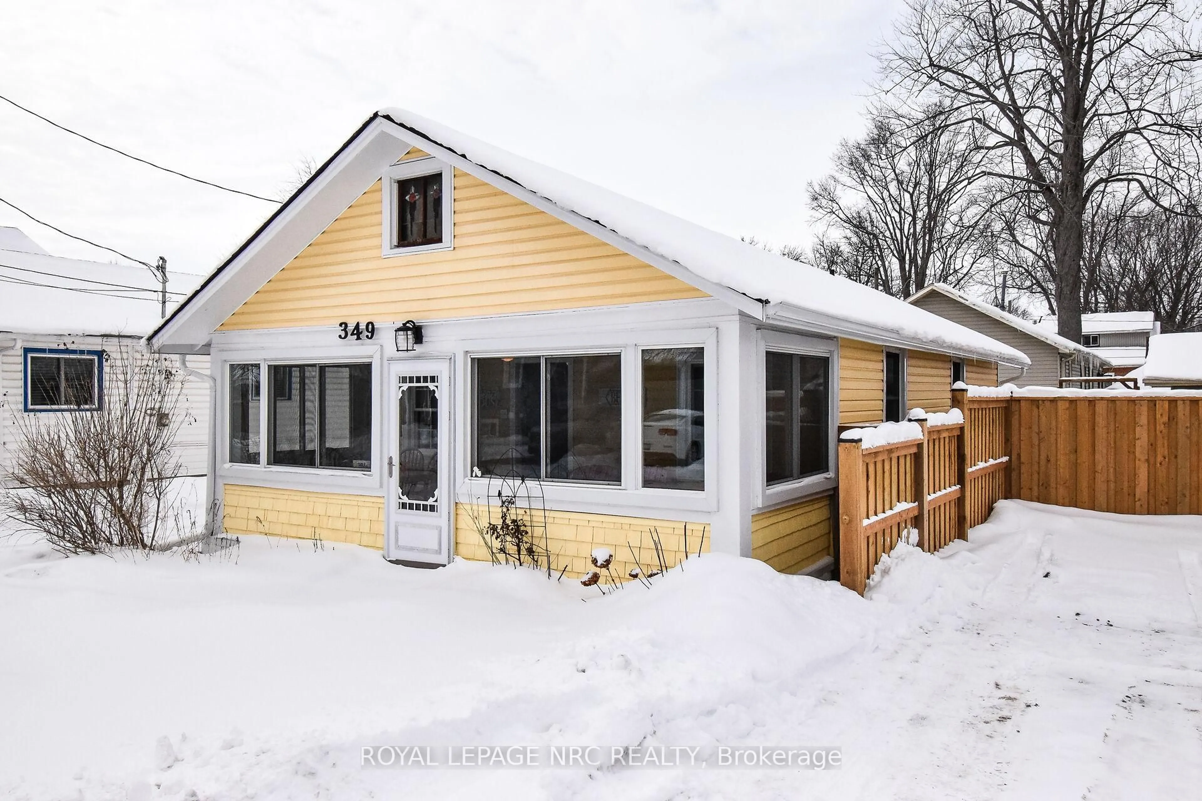 Home with vinyl exterior material, street for 349 Elmwood Ave, Fort Erie Ontario L0S 1B0