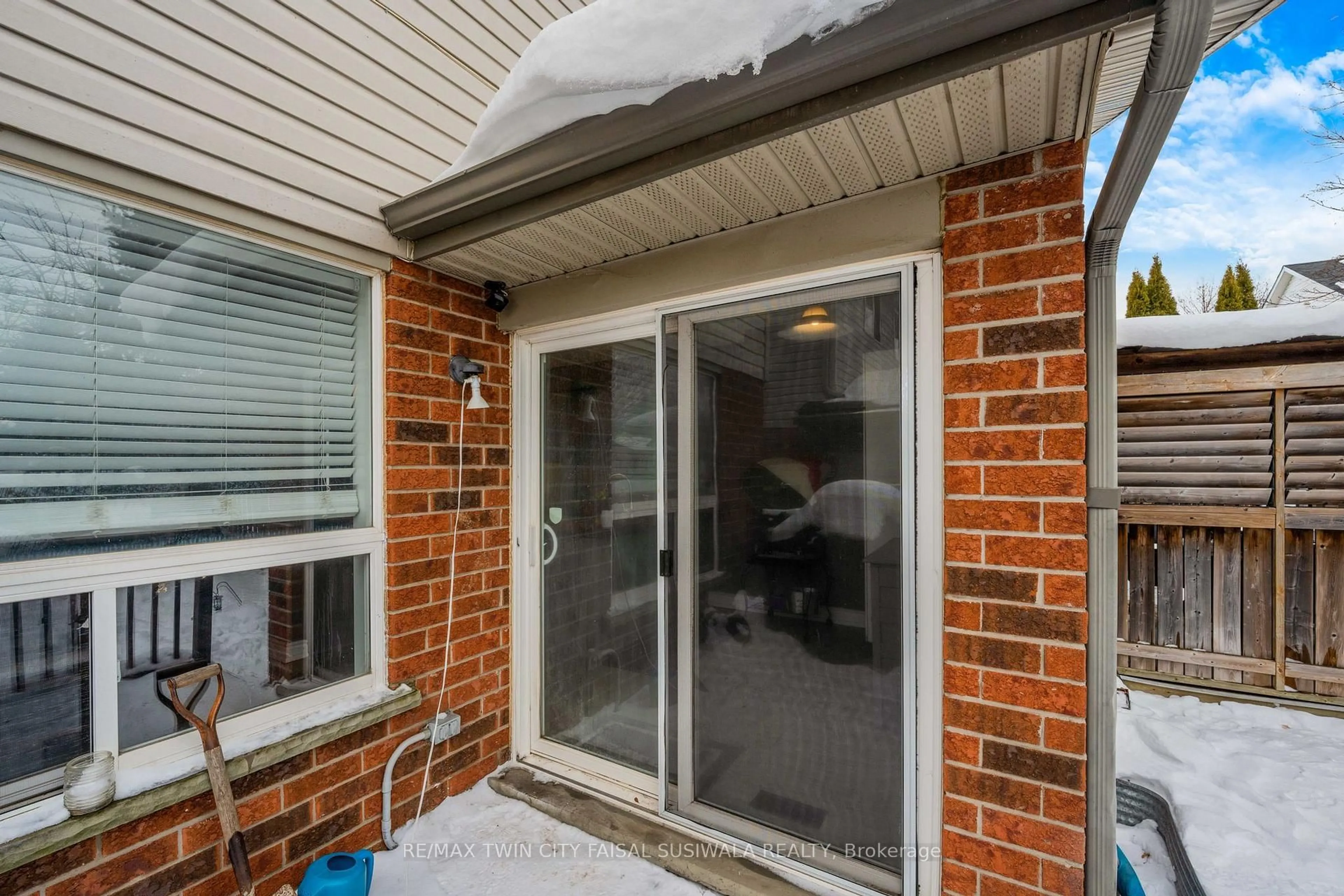 Unknown for 84 Wood Grove Cres, Cambridge Ontario N1T 1Z8