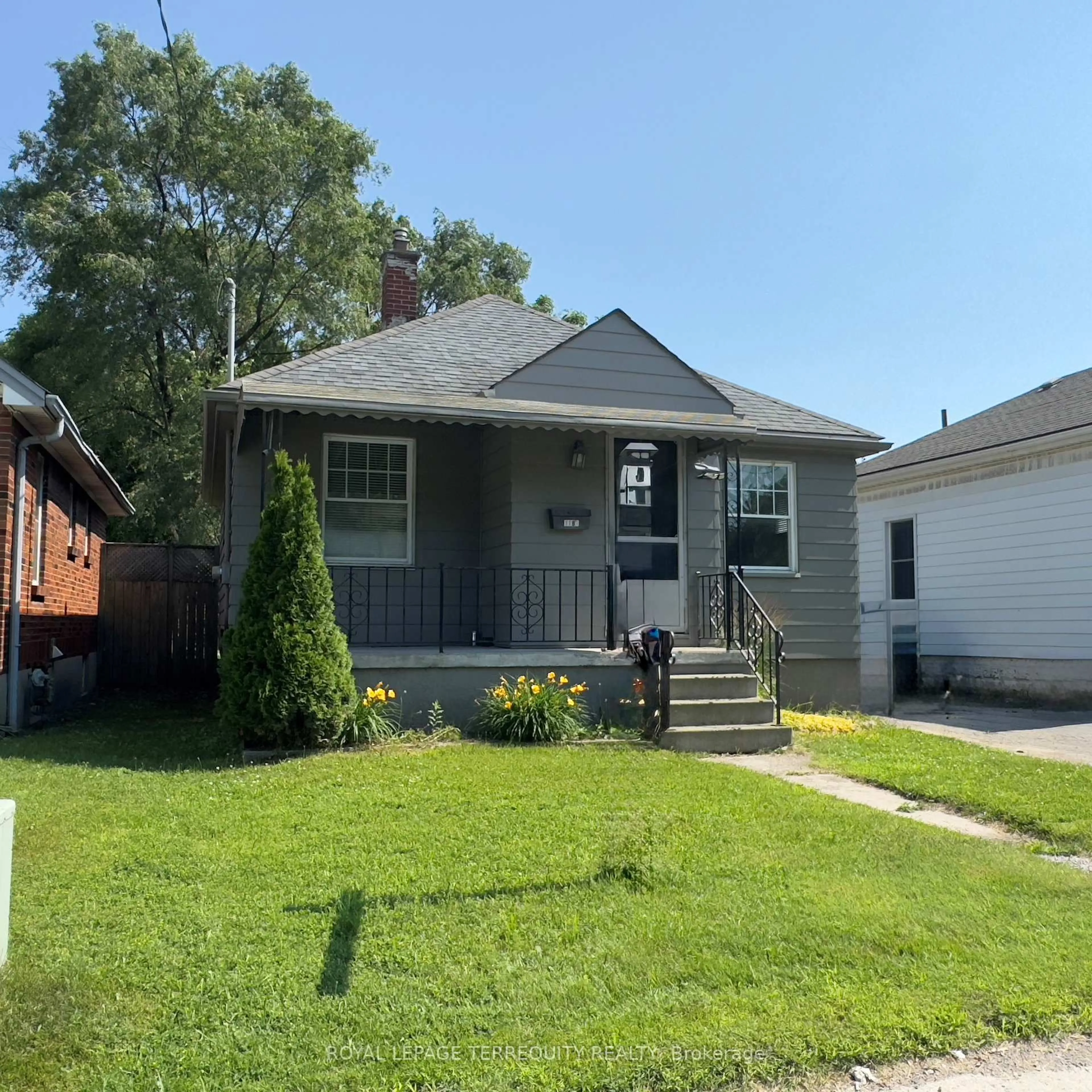 Home with vinyl exterior material, street for 1181 Florence St, London East Ontario N5W 2N2