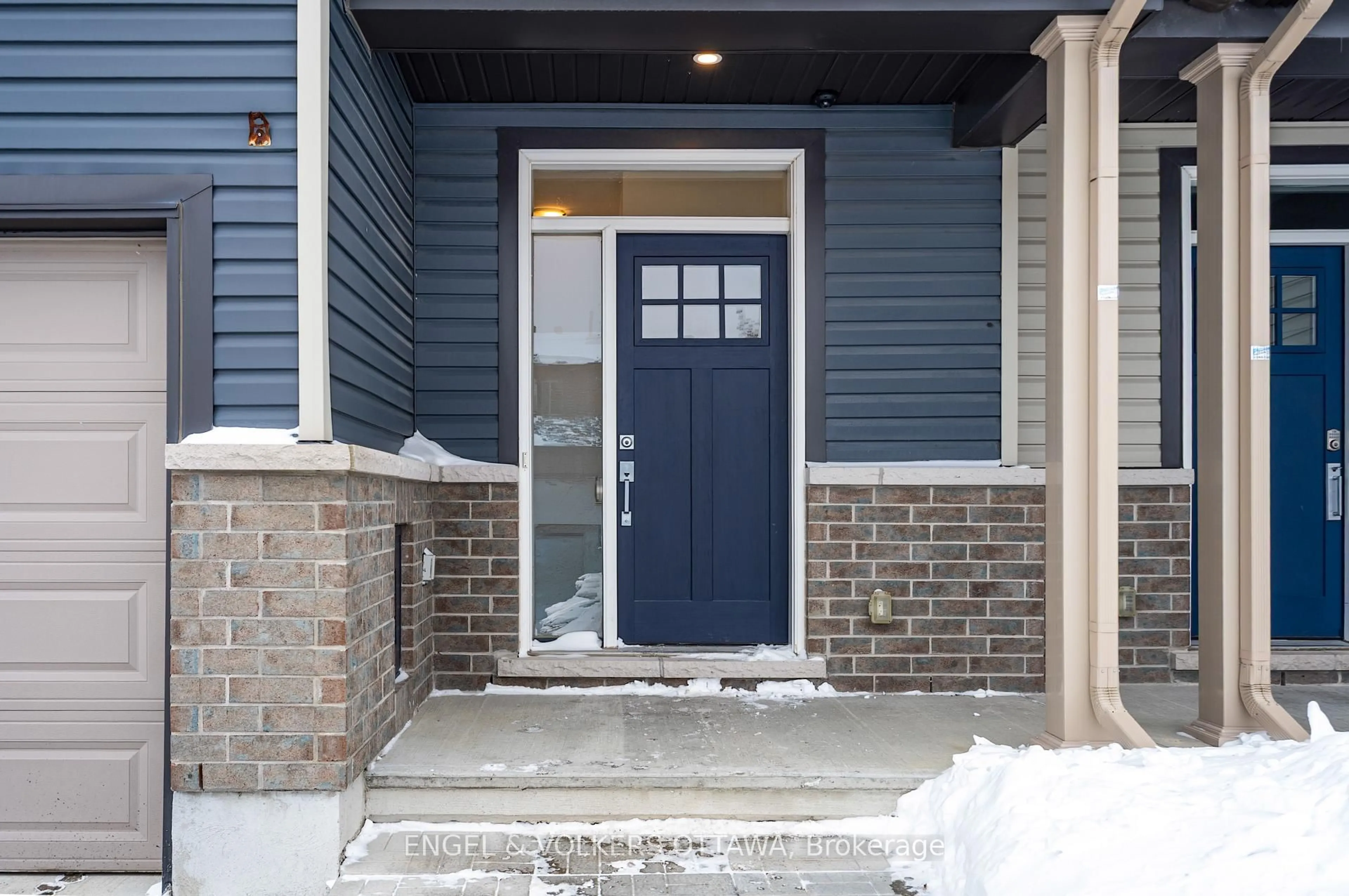 Indoor entryway for 56 GARDENPOST Terr, Ottawa Ontario K4A 5H2