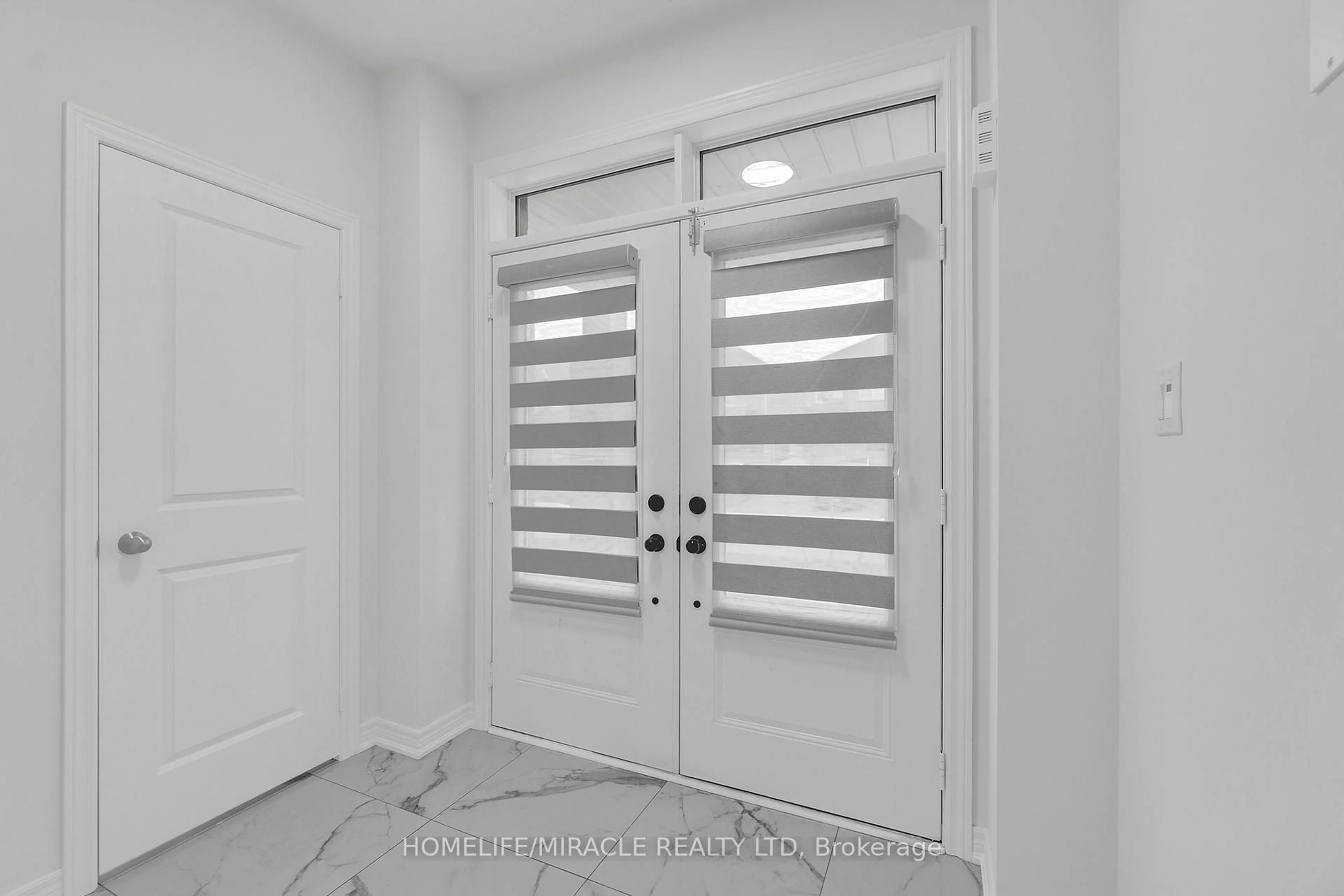 Indoor entryway for 249 Chippewa Ave, Shelburne Ontario L9V 3Y3