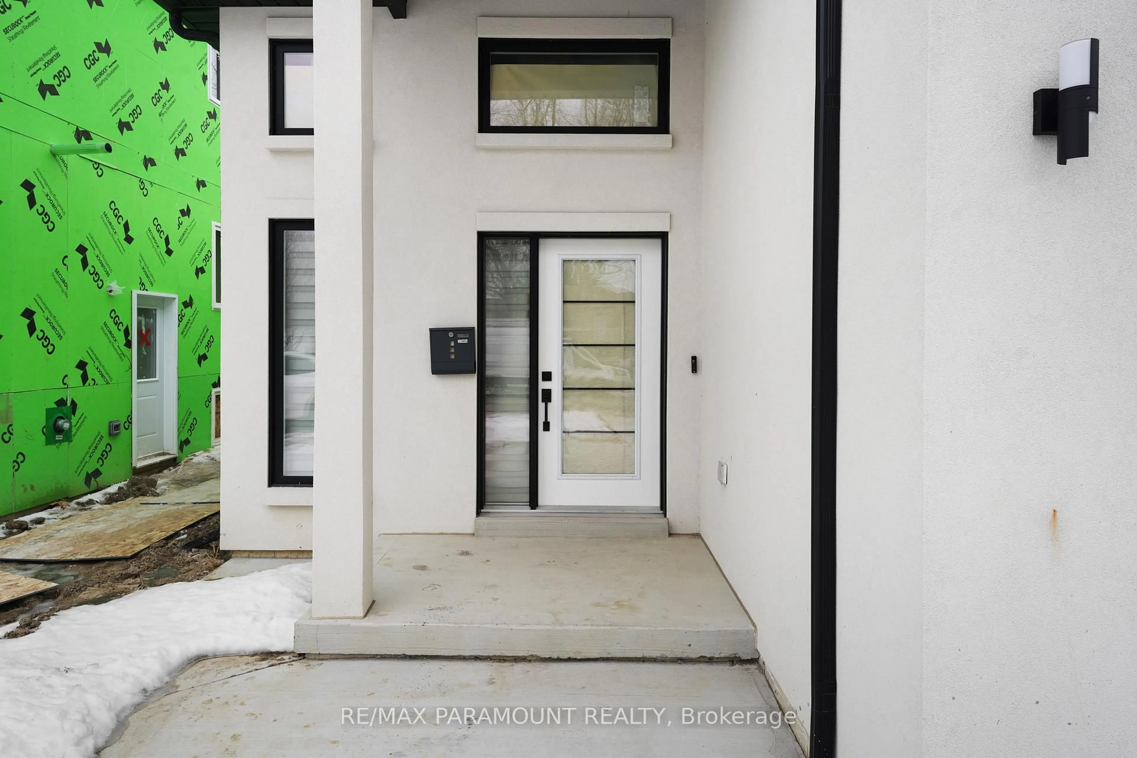 Indoor entryway for 3294 Riberdy Rd, Windsor Ontario N8W 3T9