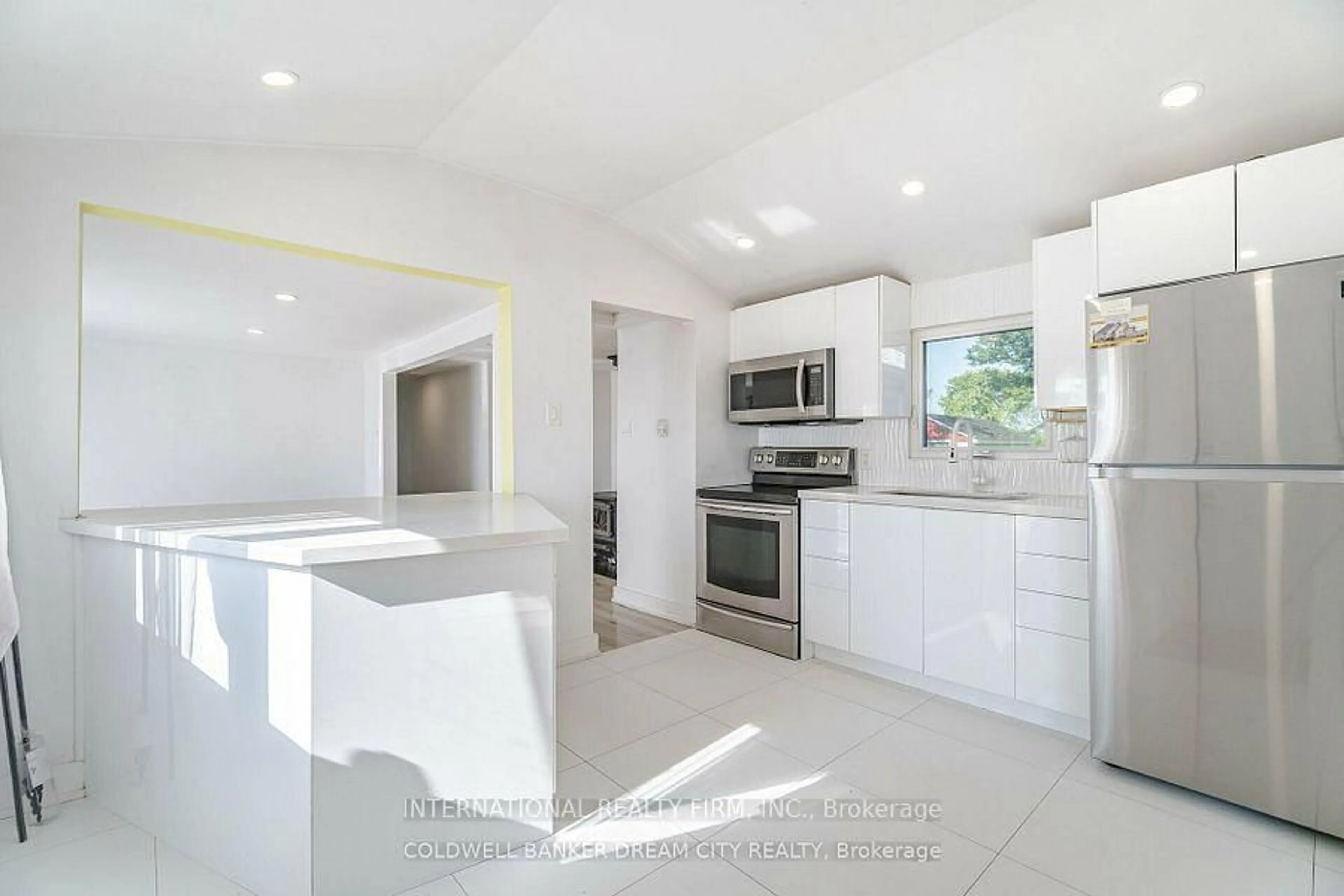 Open concept kitchen, ceramic/tile floor for 3691 Highway 6, Haldimand Ontario N0A 1H0