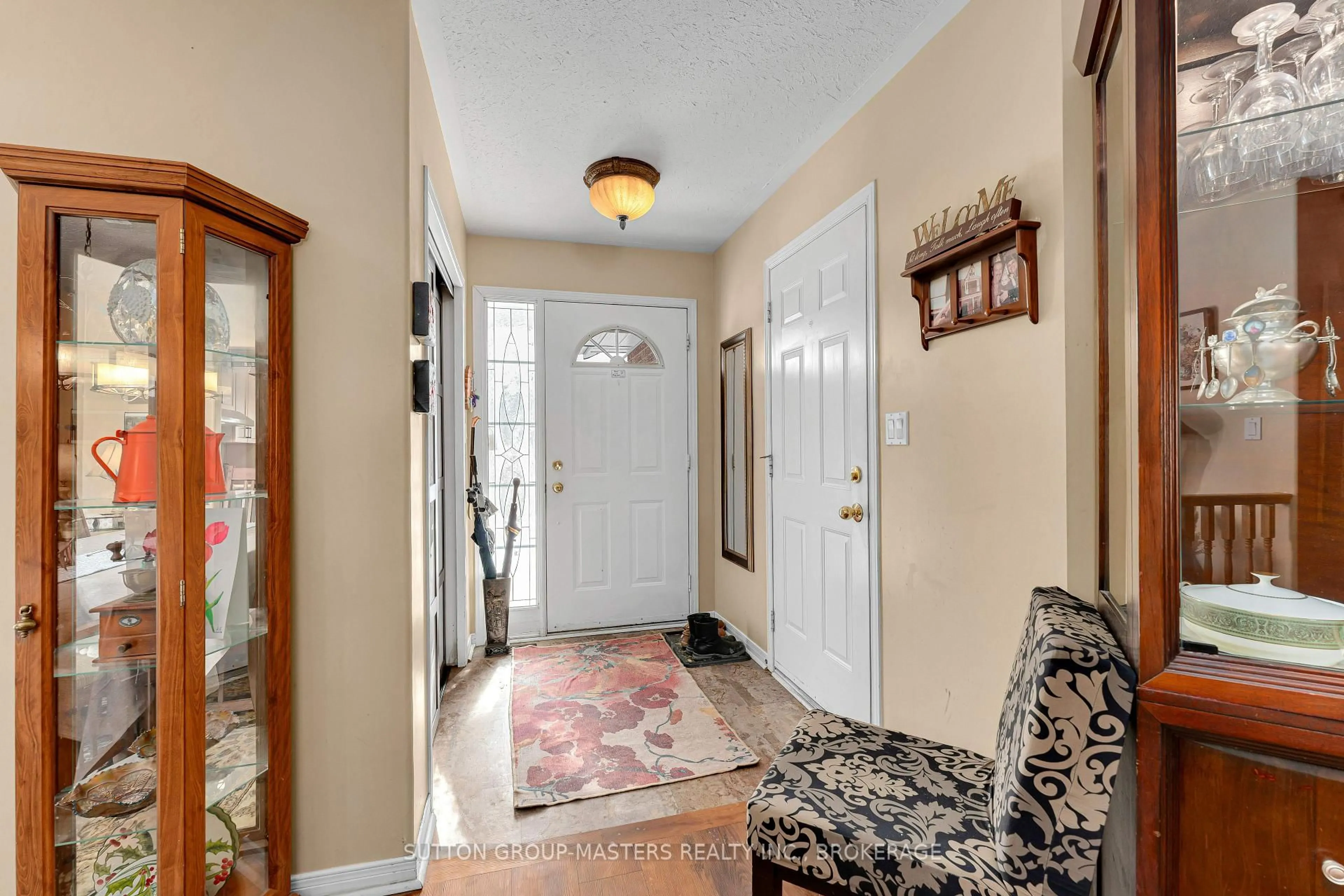 Indoor entryway for 568 Roosevelt Dr, Kingston Ontario K7M 8Z7