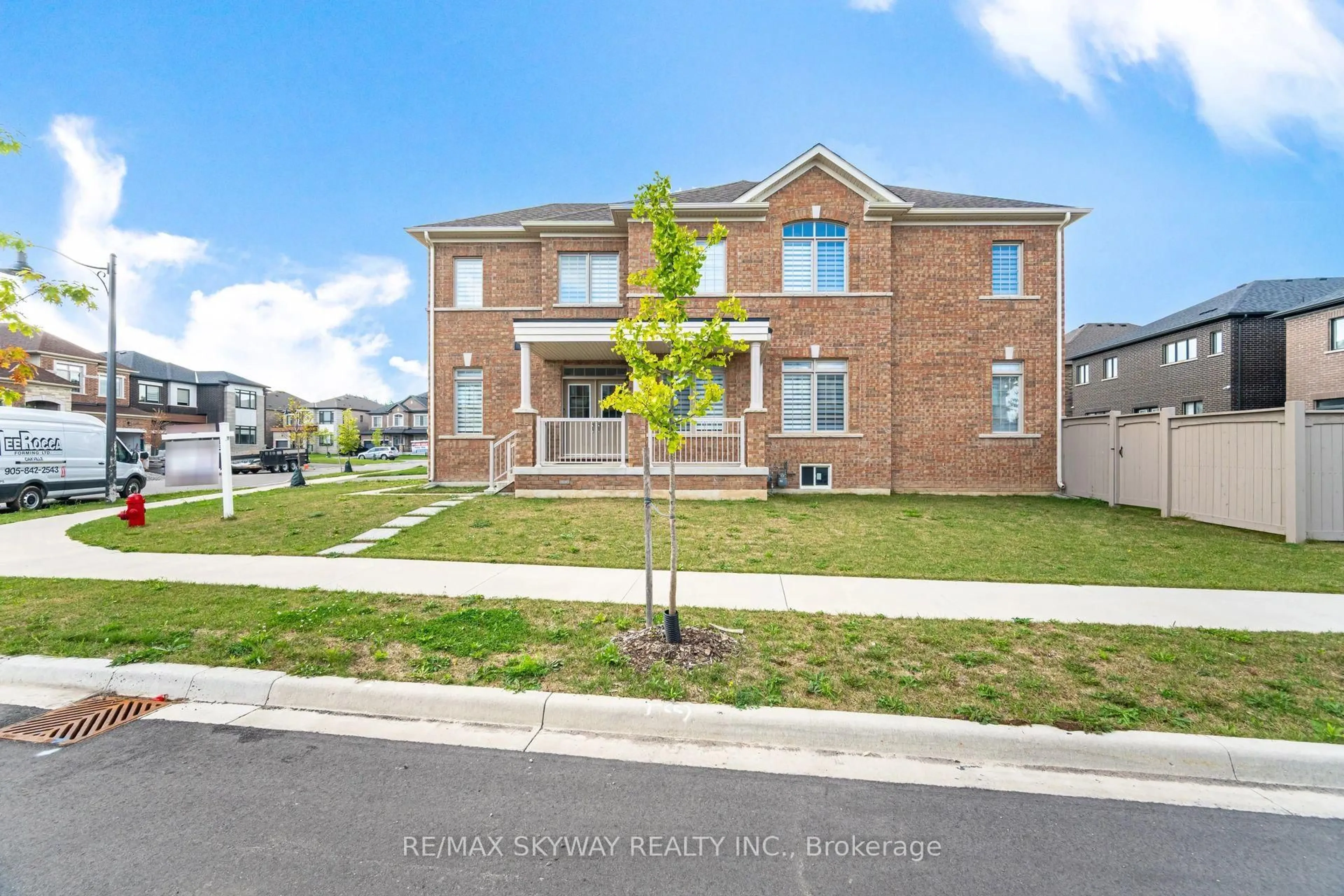 Home with brick exterior material, street for 68 Pond View Gate, Hamilton Ontario L8B 2A1