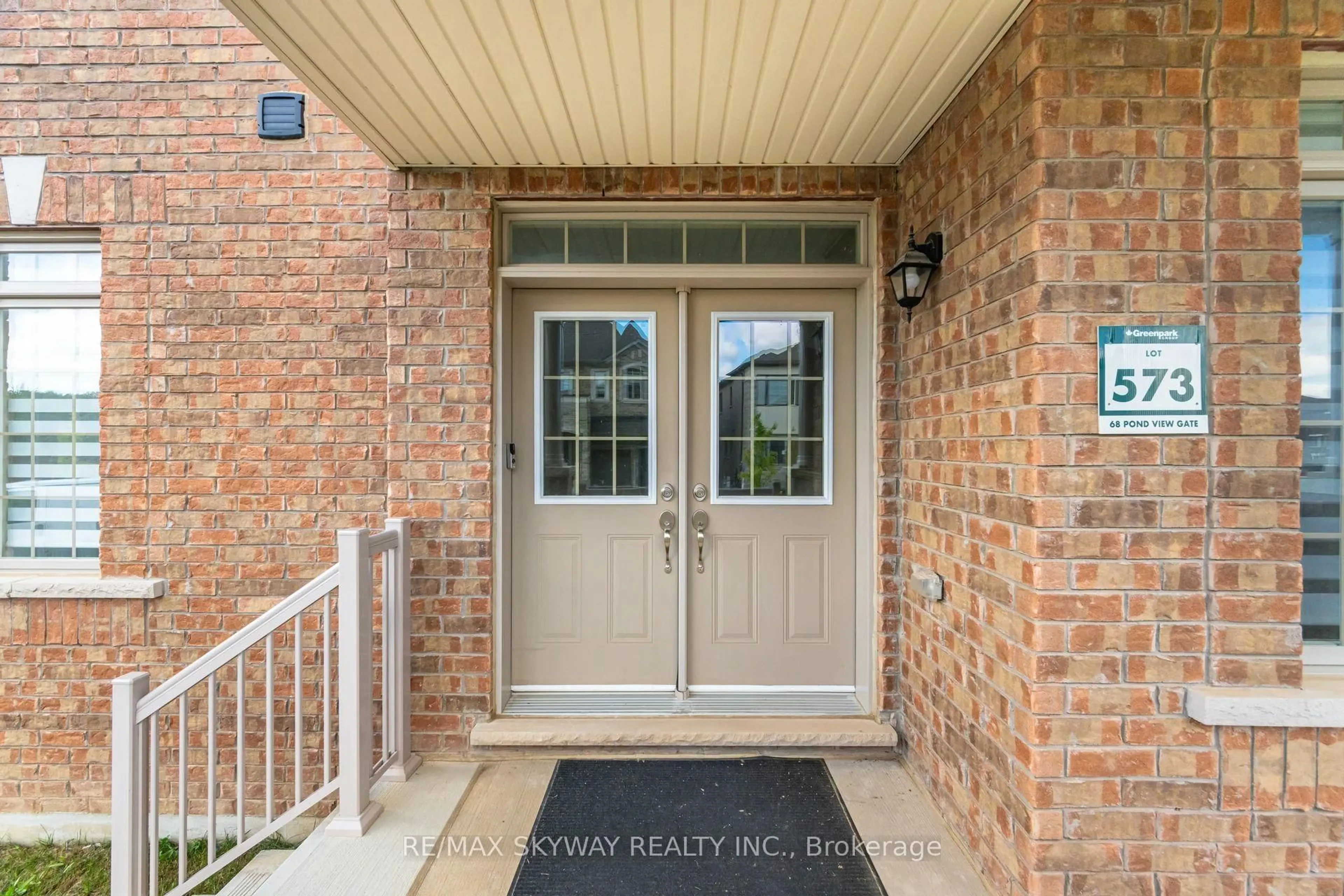 Indoor entryway for 68 Pond View Gate, Hamilton Ontario L8B 2A1