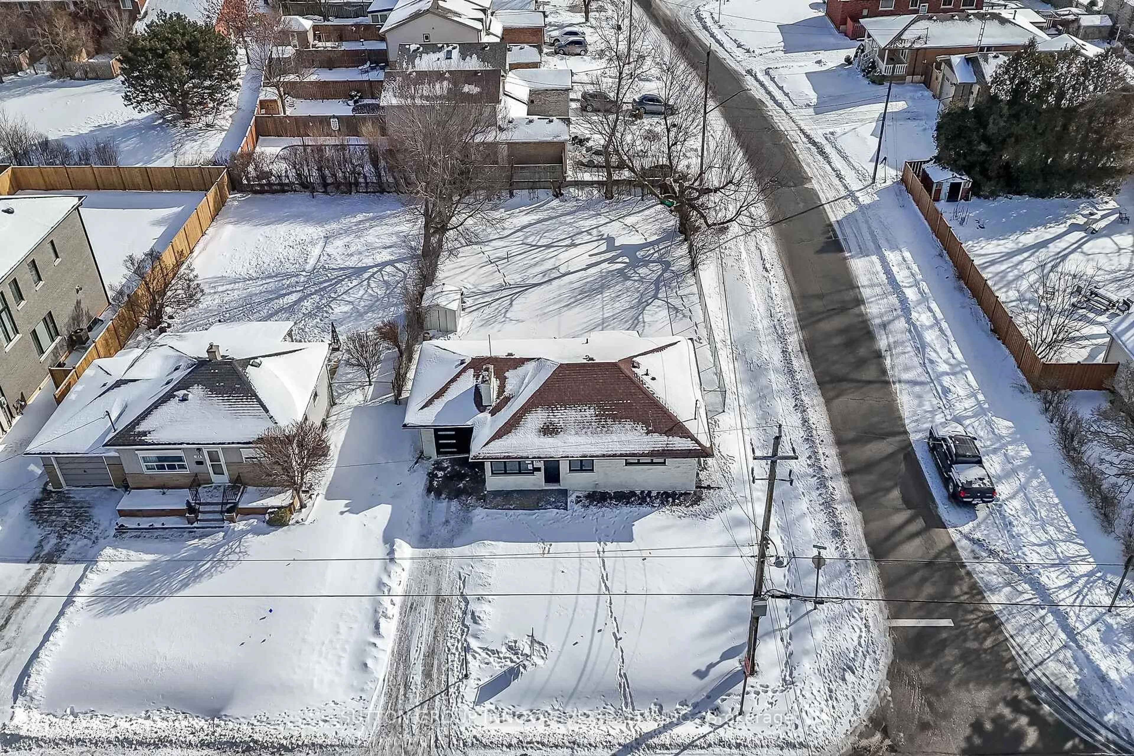 A pic from outside/outdoor area/front of a property/back of a property/a pic from drone, street for 124 Corman Ave, Hamilton Ontario L8G 3W4