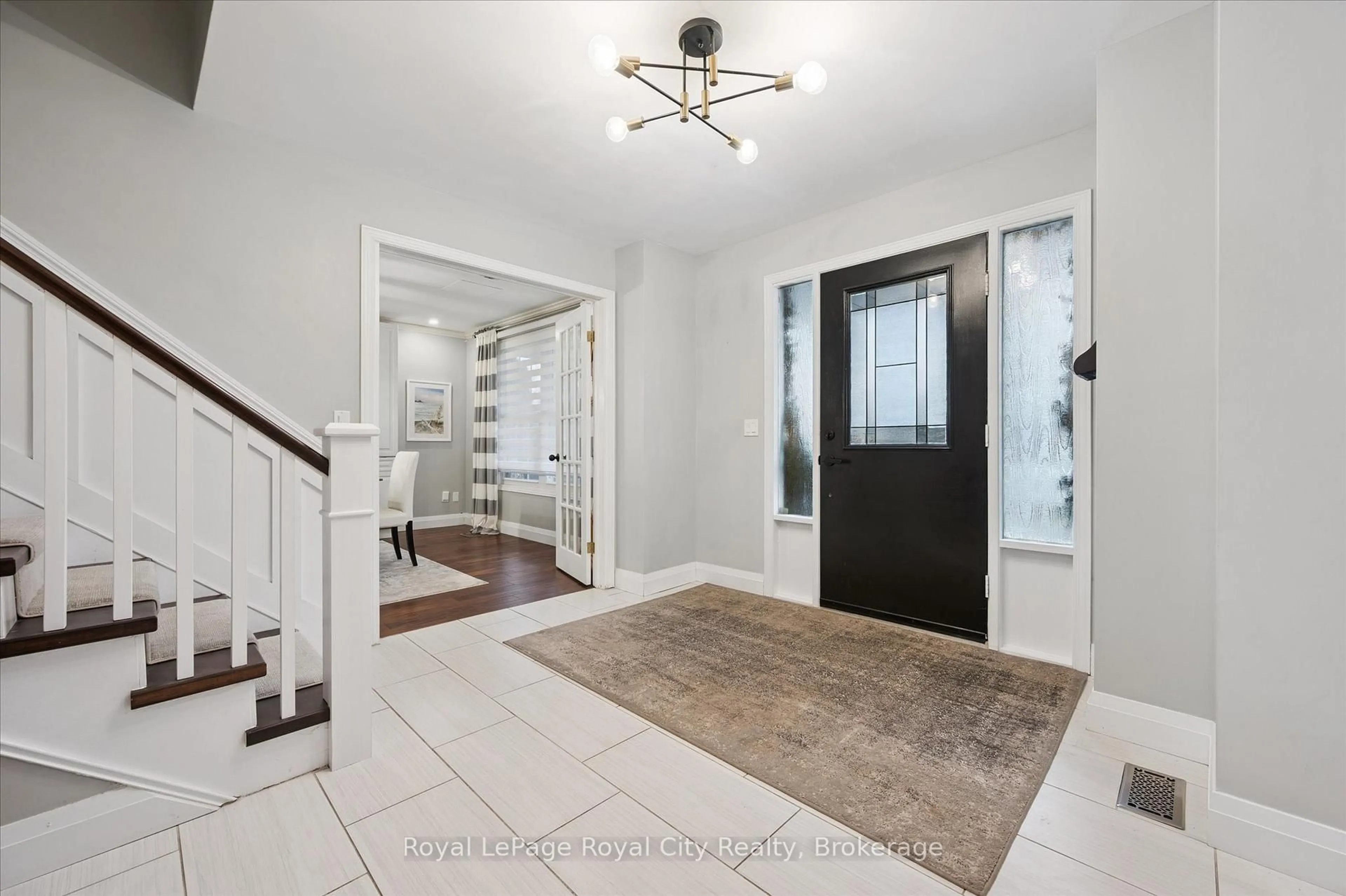 Indoor entryway for 60 Hands Dr, Guelph Ontario N1G 3H3