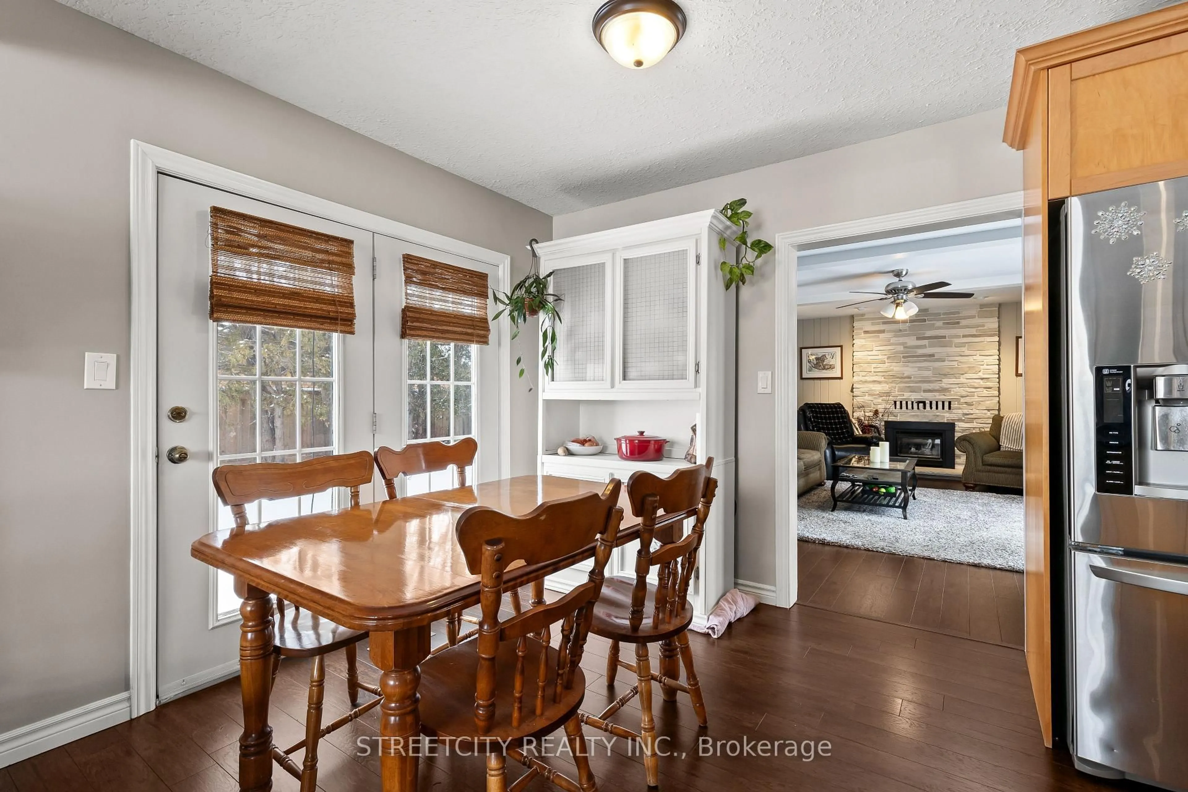 Dining room, unknown for 2632 Catherine St, Thames Centre Ontario N0L 1G4