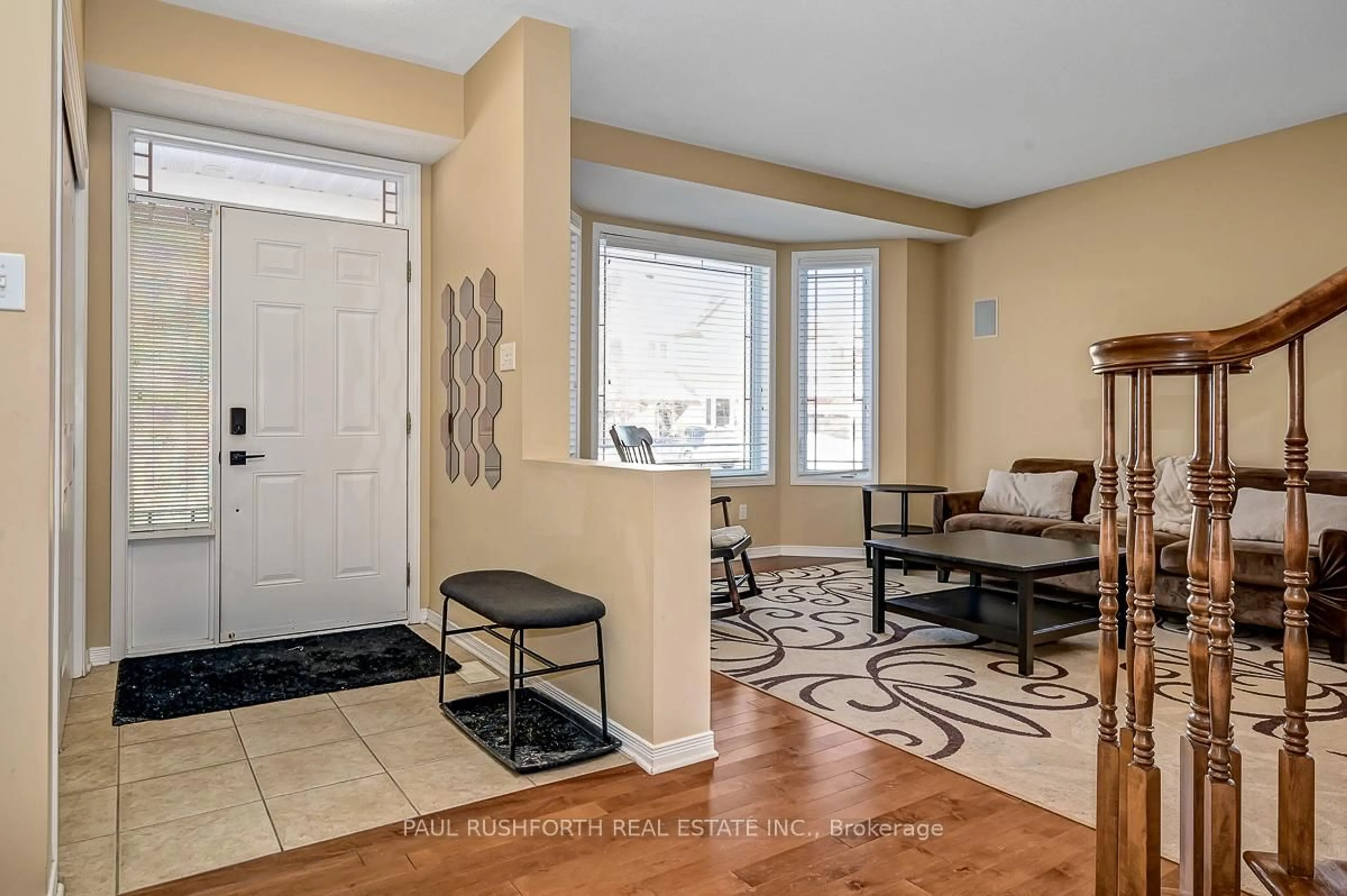 Indoor entryway for 326 Dawnlight St, Ottawa Ontario K4A 5G4