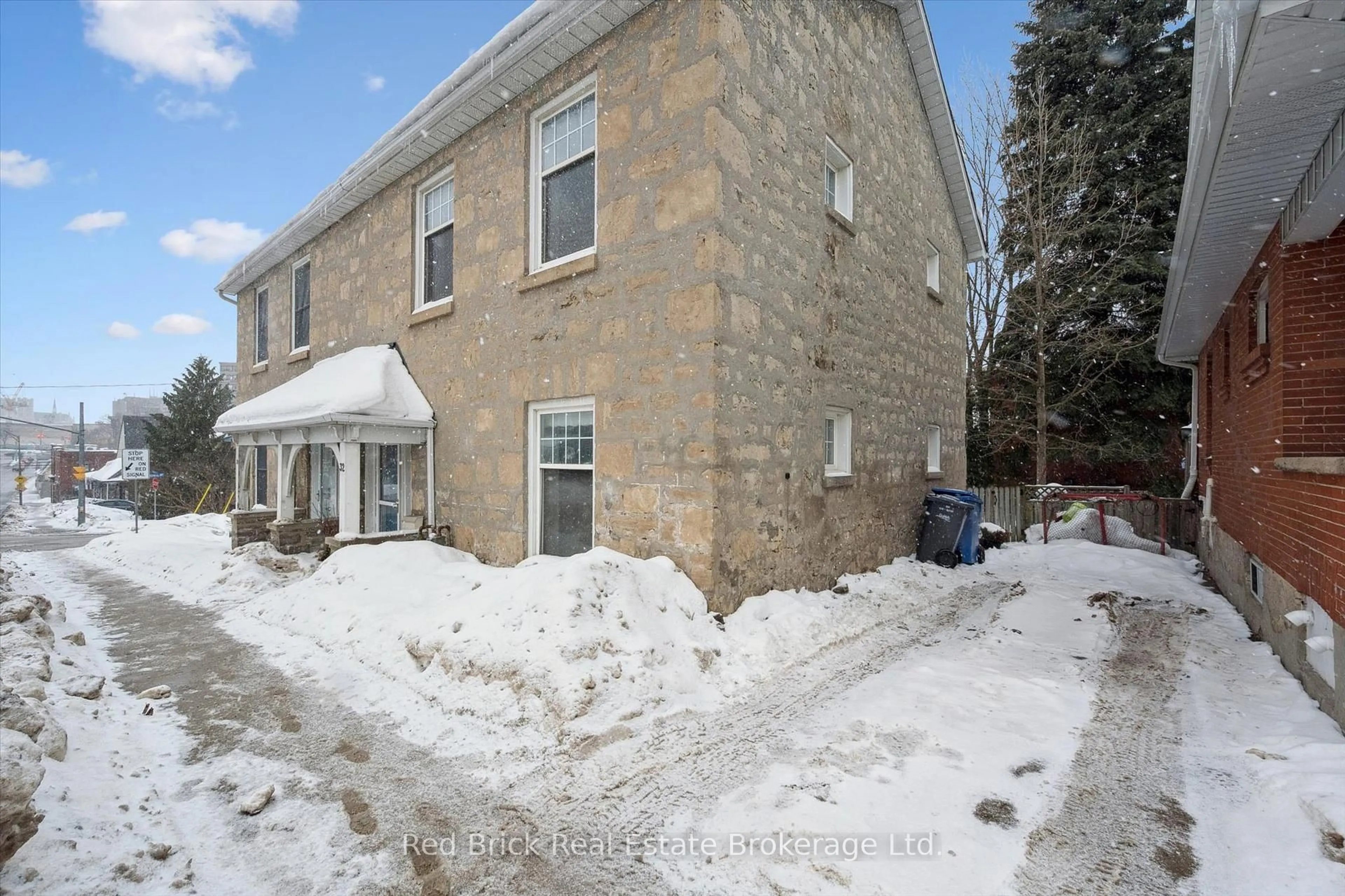 A pic from outside/outdoor area/front of a property/back of a property/a pic from drone, street for 32 ERAMOSA Rd, Guelph Ontario N1E 2L5