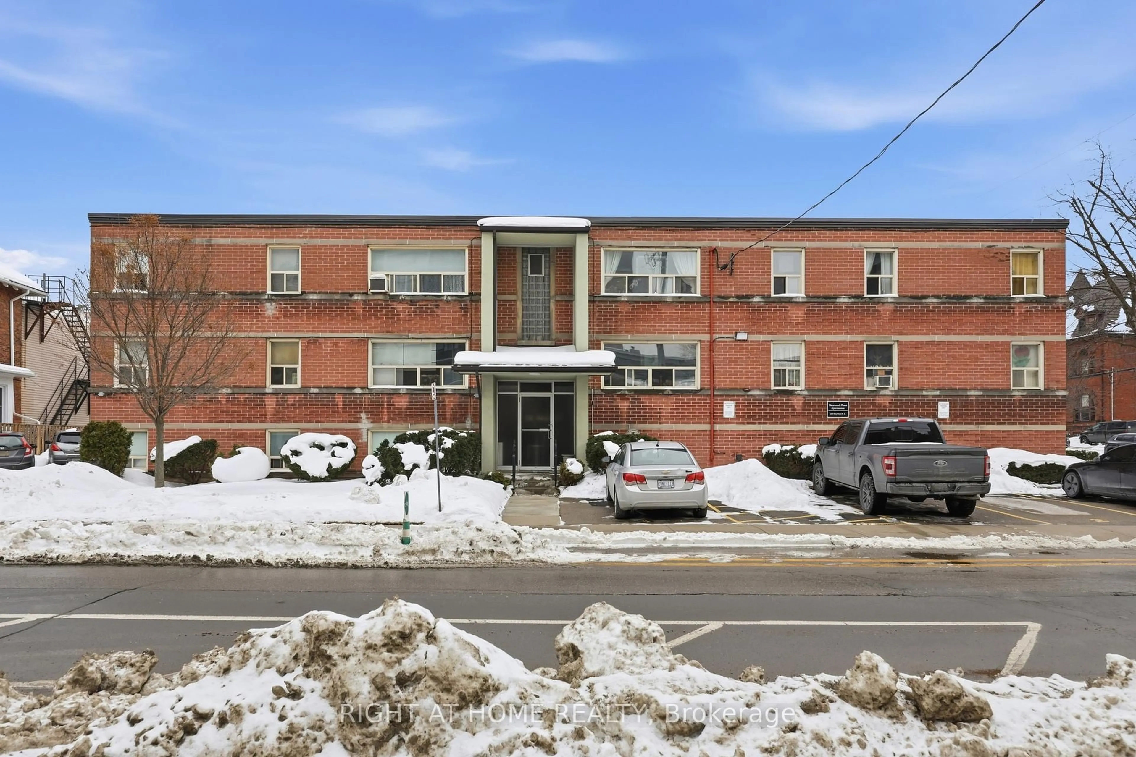 Unknown for 223 MacNab St #11, Hamilton Ontario L8P 3C9