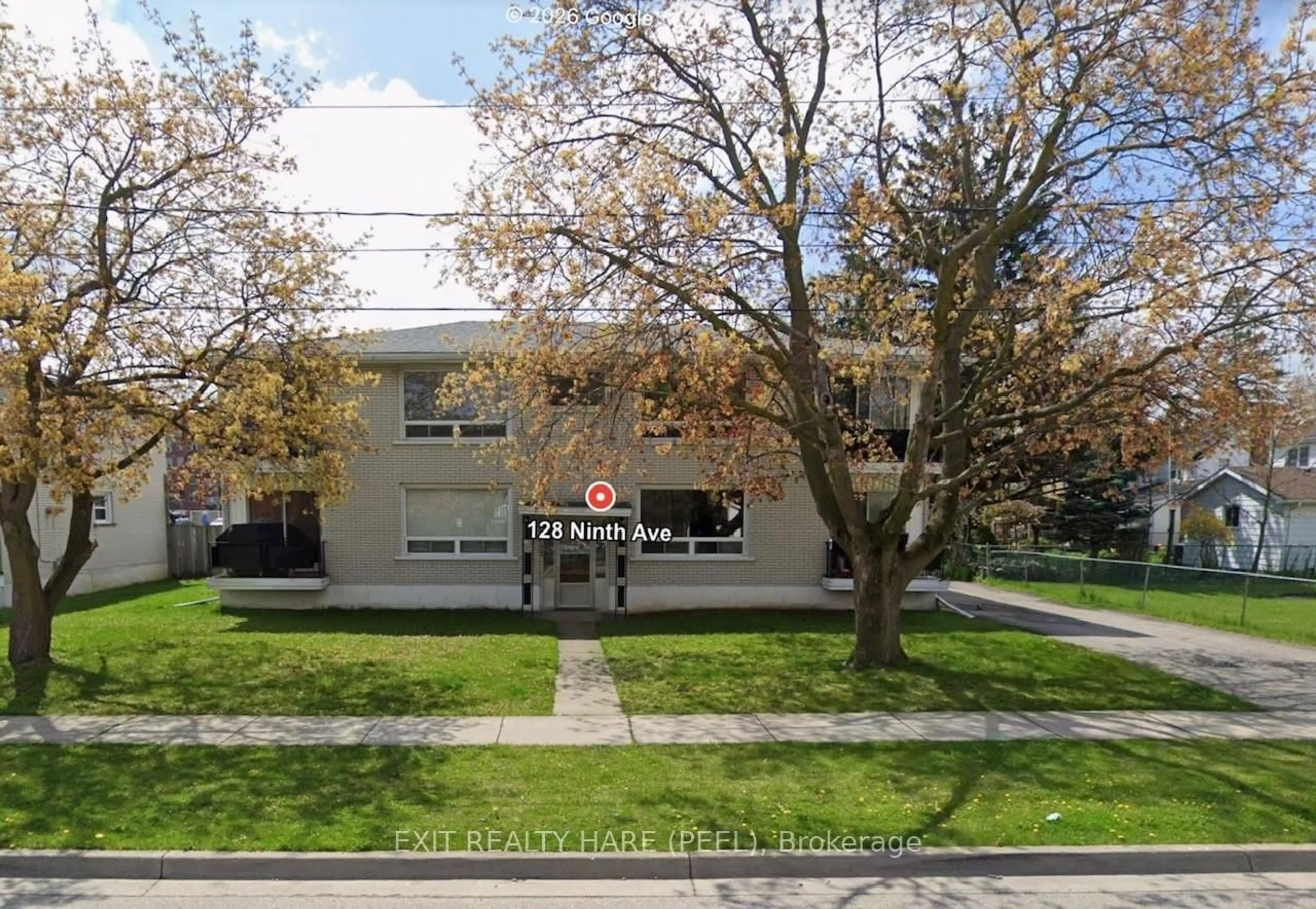 Patio, street for 128 Ninth Ave, Brantford Ontario N3S 1E7