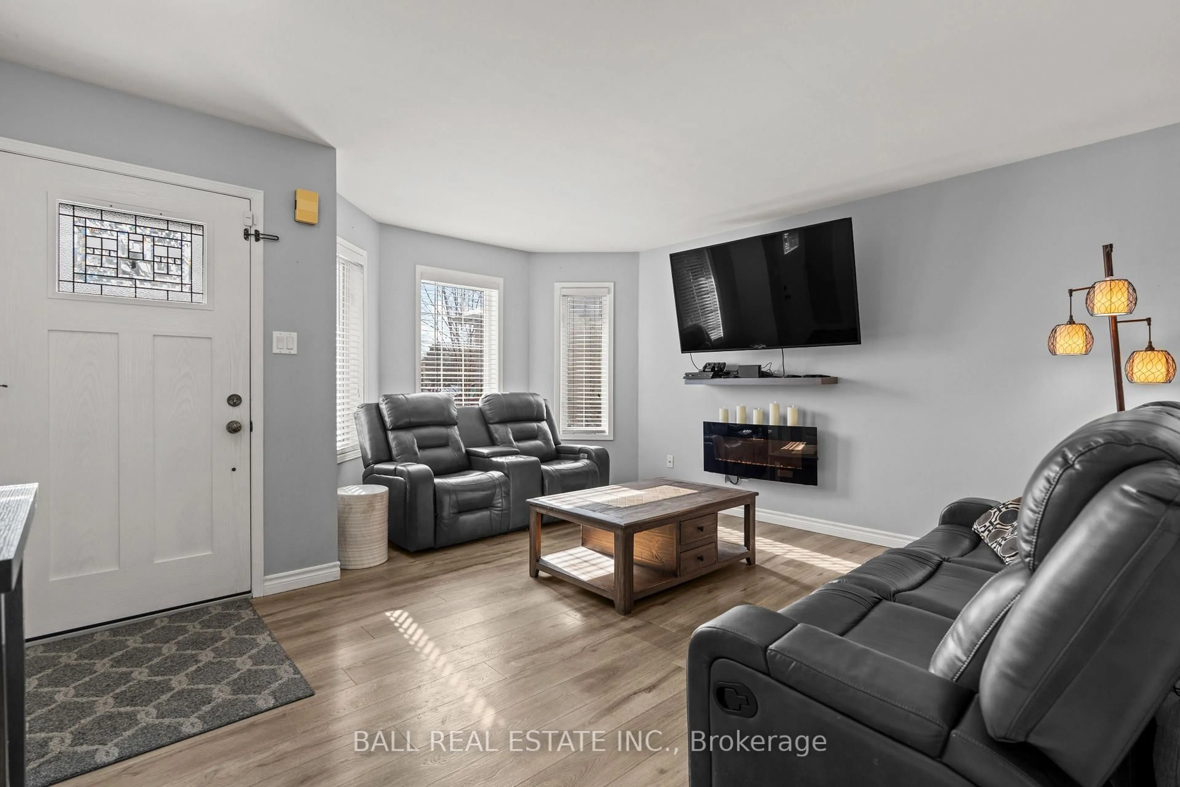 Living room with furniture, unknown for 1104 Tillison Ave, Cobourg Ontario K9A 5N4