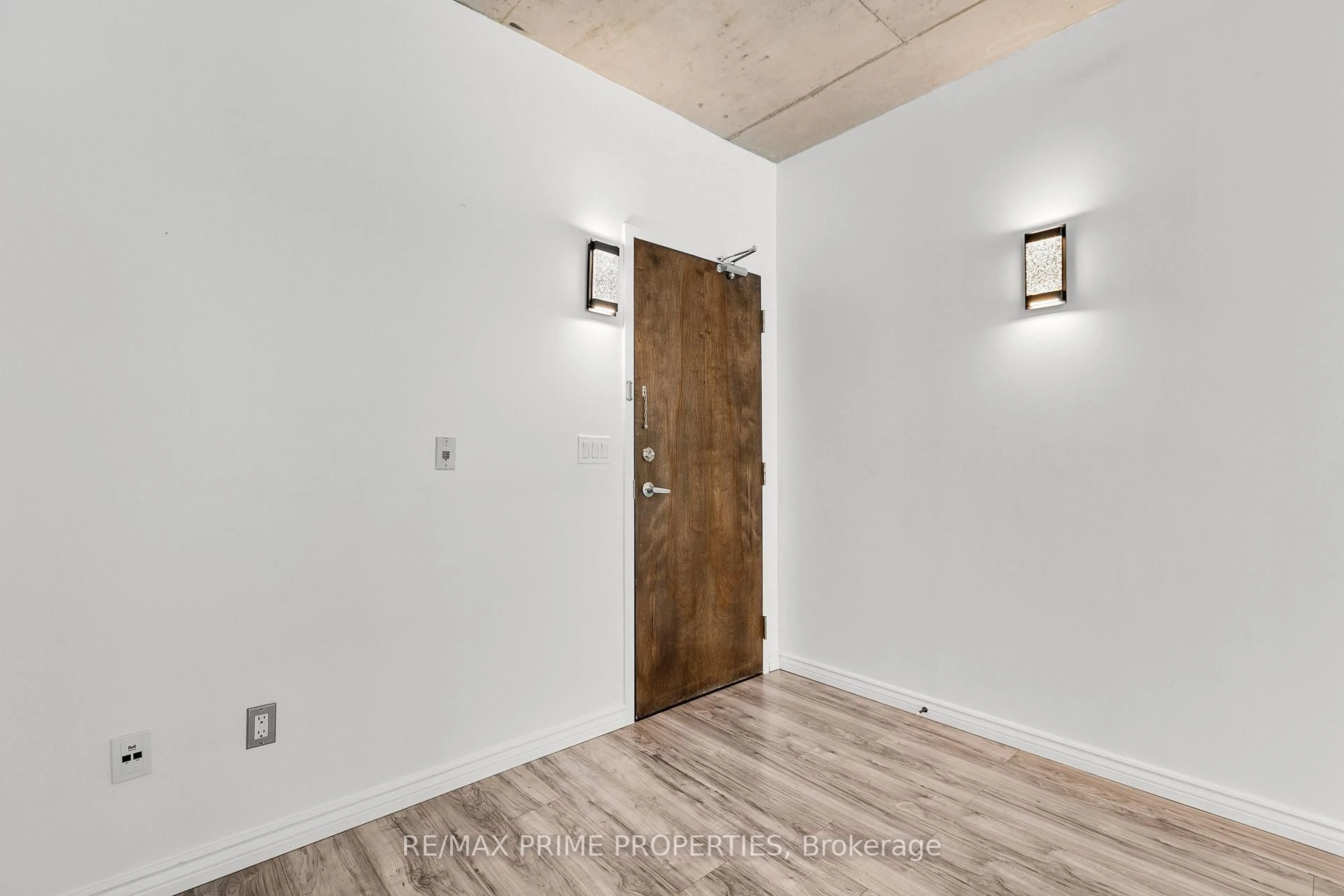 Indoor entryway for 383 Cumberland St #311, Ottawa Ontario K1N 1J7