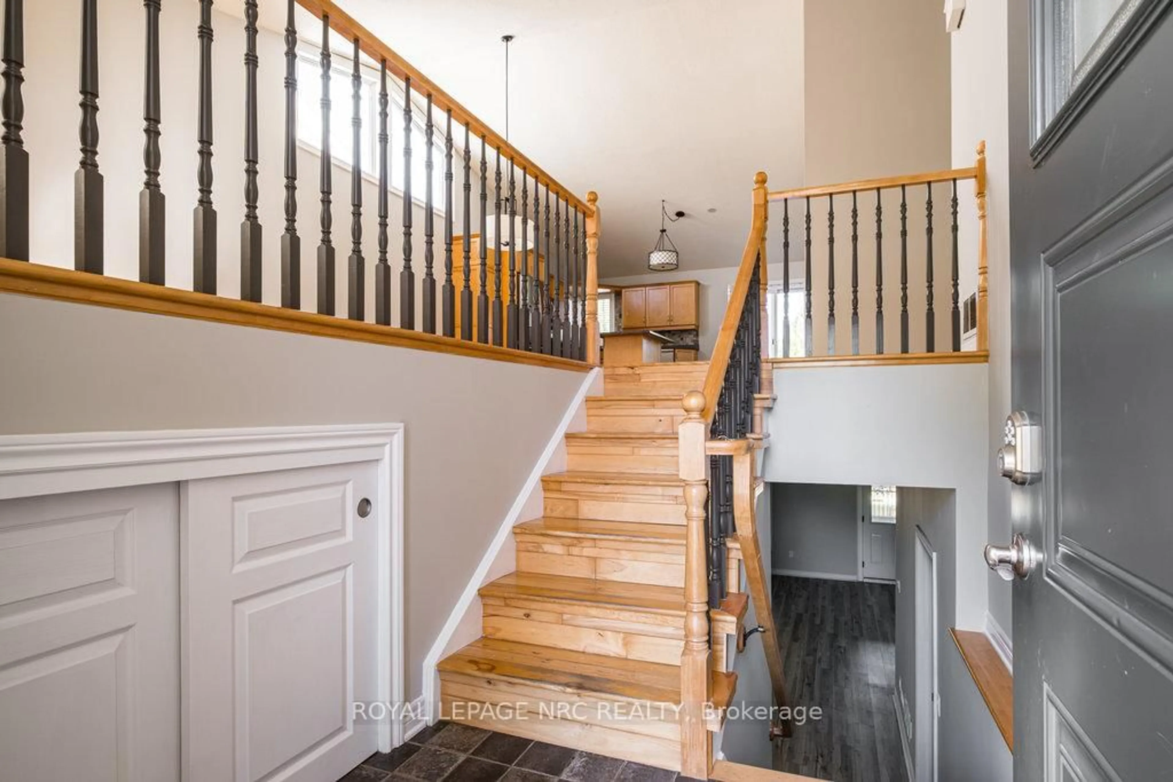 Unknown for 8071 Costabile Dr, Niagara Falls Ontario L2H 3H4