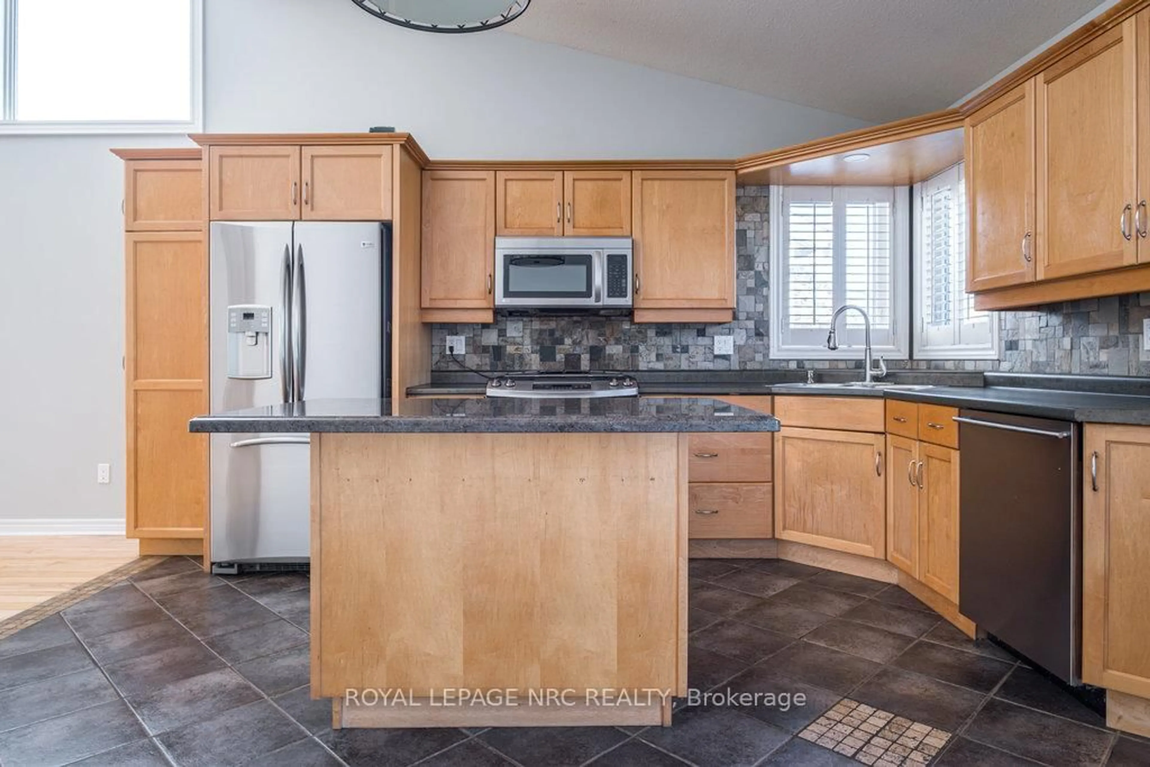 Open concept kitchen, ceramic/tile floor for 8071 Costabile Dr, Niagara Falls Ontario L2H 3H4