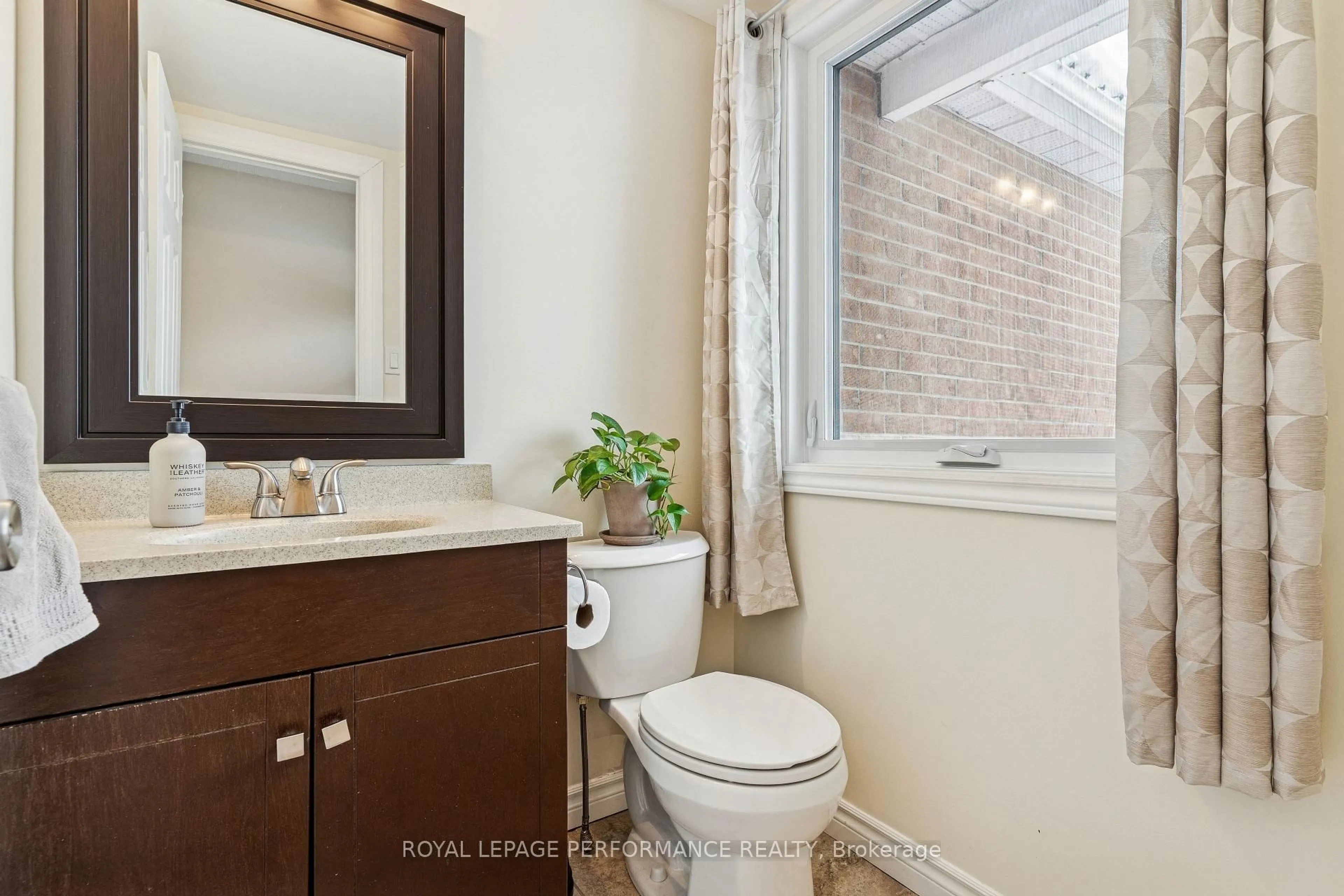 Standard bathroom, ceramic/tile floor for 172 Claiborne Way, Orleans Ontario K1E 3V1
