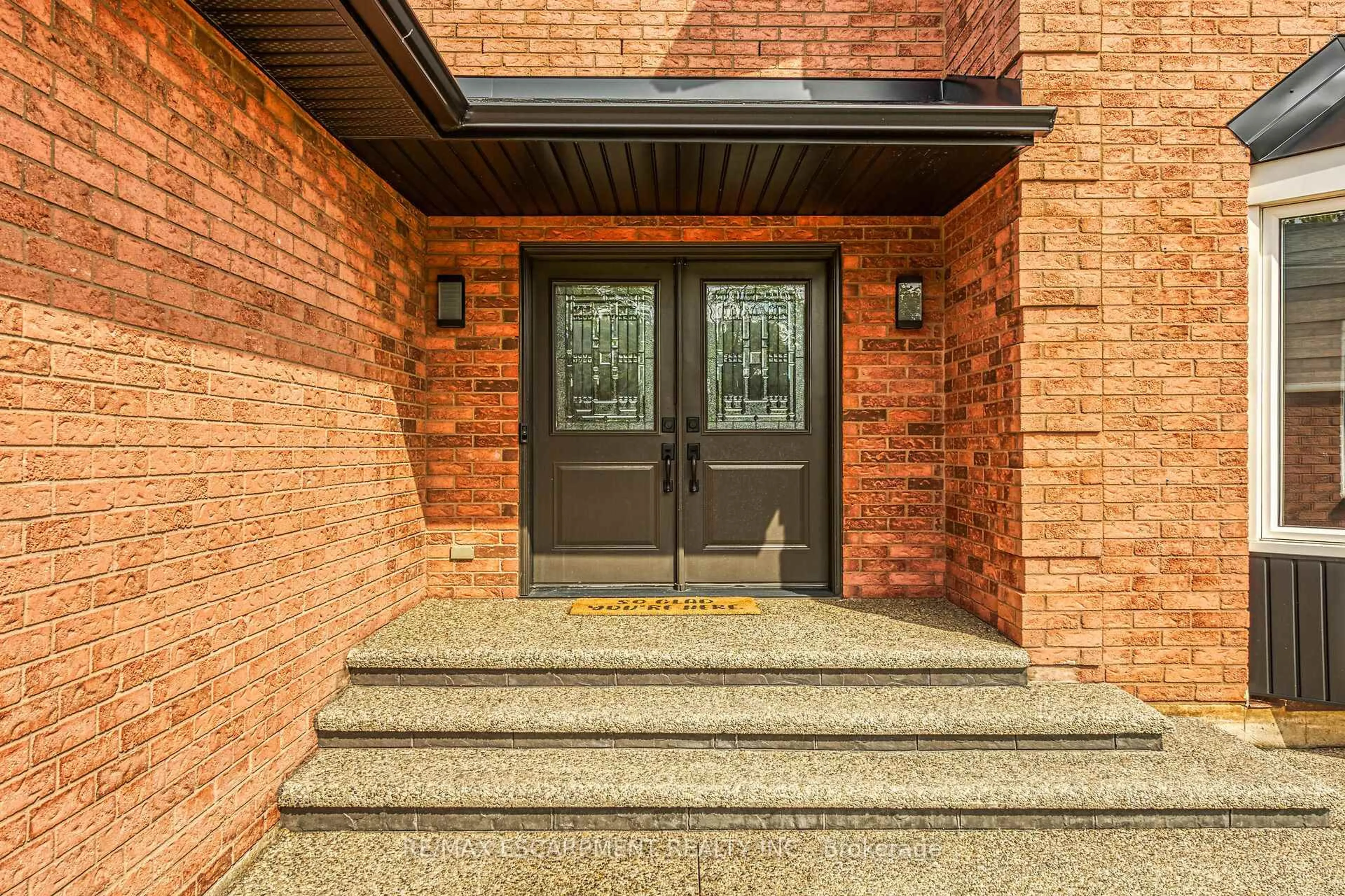 Indoor entryway for 125 Valera Dr, Hamilton Ontario L8E 4S9