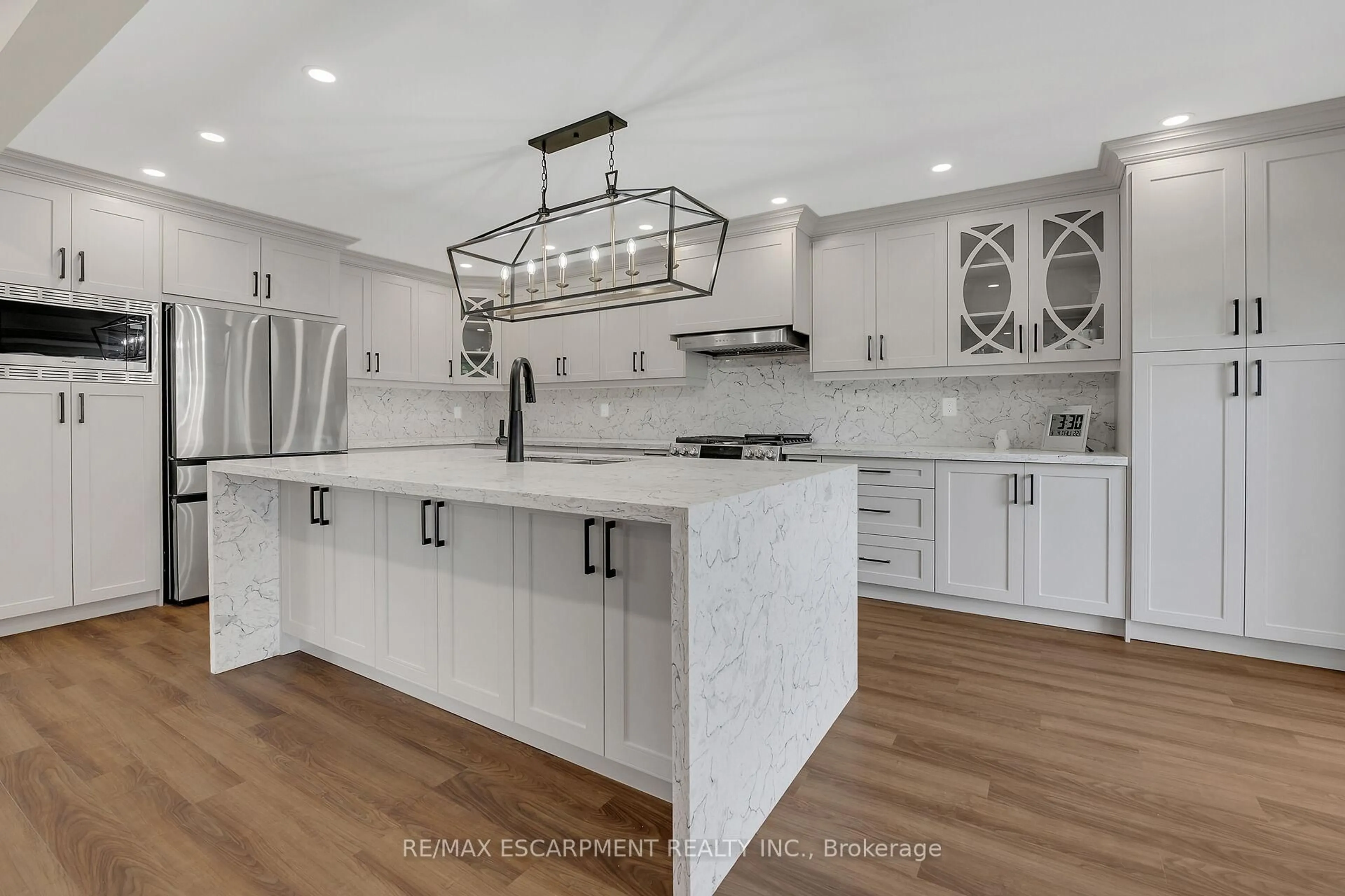 Open concept kitchen, ceramic/tile floor for 125 Valera Dr, Hamilton Ontario L8E 4S9