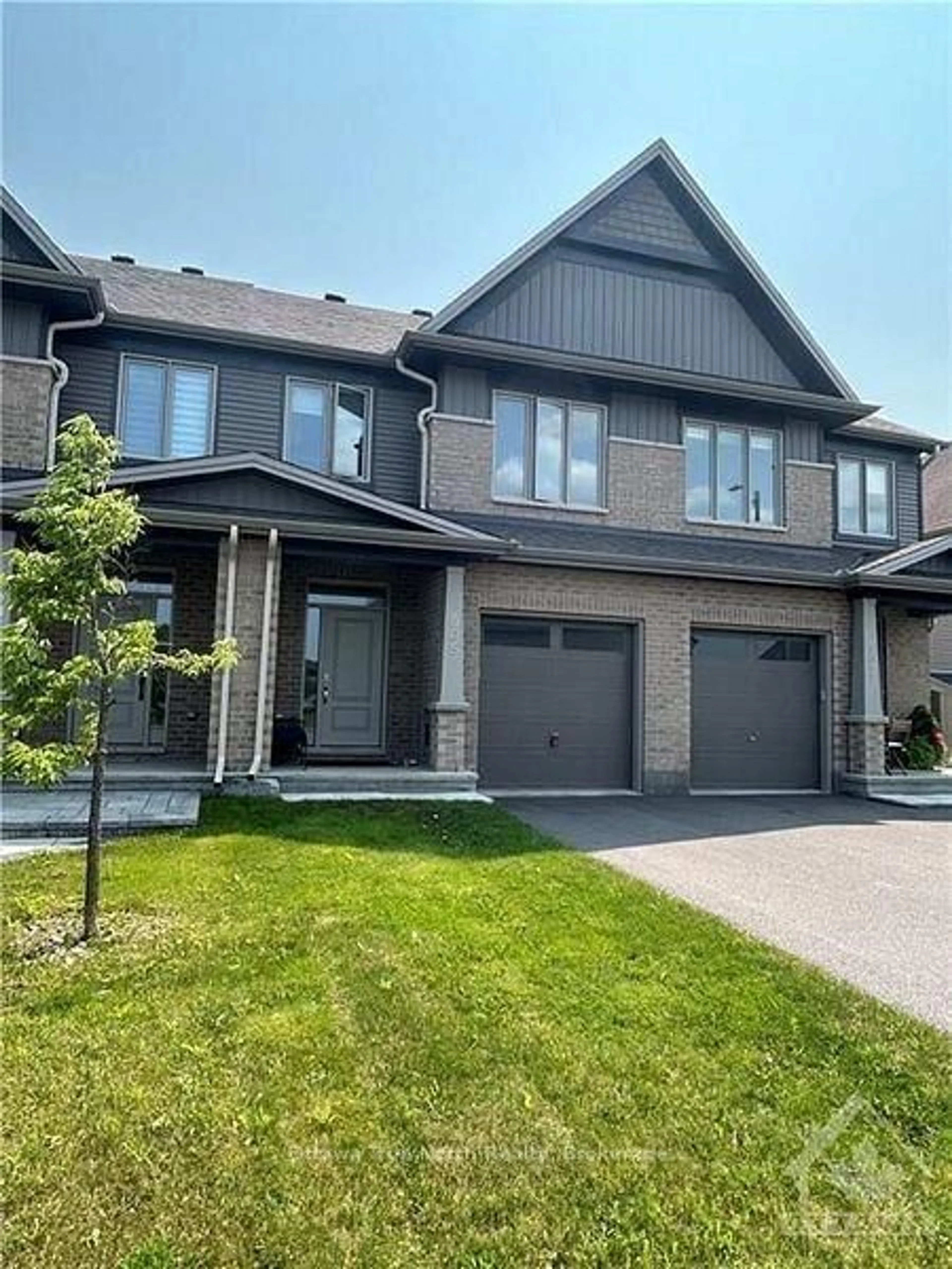 Home with brick exterior material, street for 505 Manhattan Crt, Russell Ontario K4R 0G1