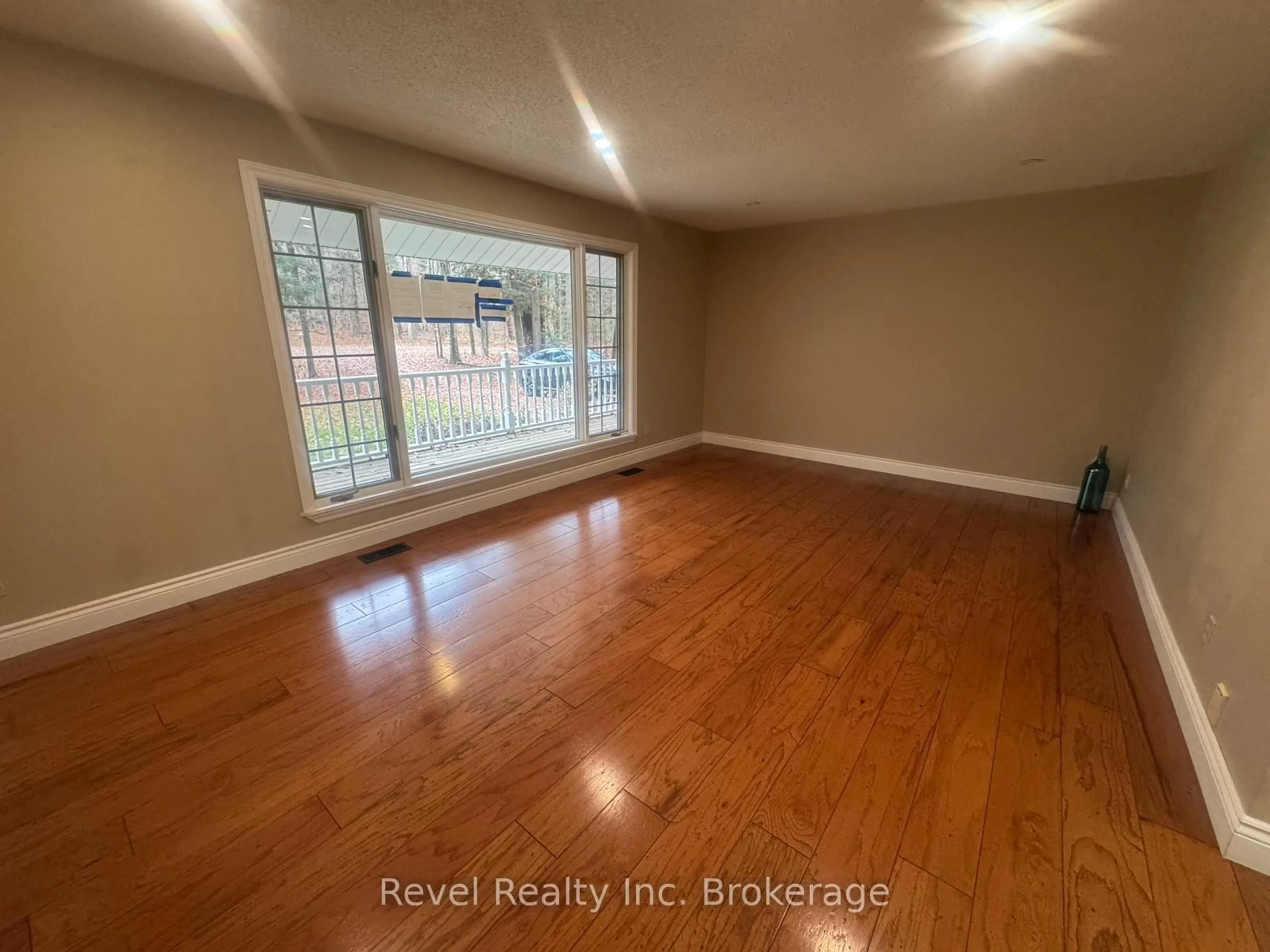 A pic of a room for 80 Stephenson Rd 7, Huntsville Ontario P0B 1M0