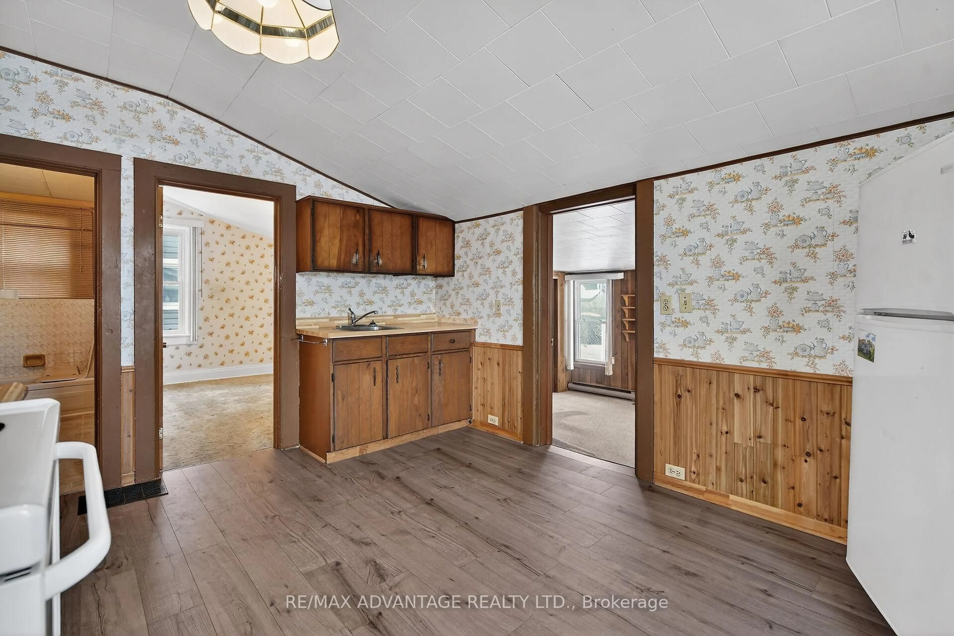 Open concept kitchen, unknown for 103 Scott St, St. Thomas Ontario N5P 1L2