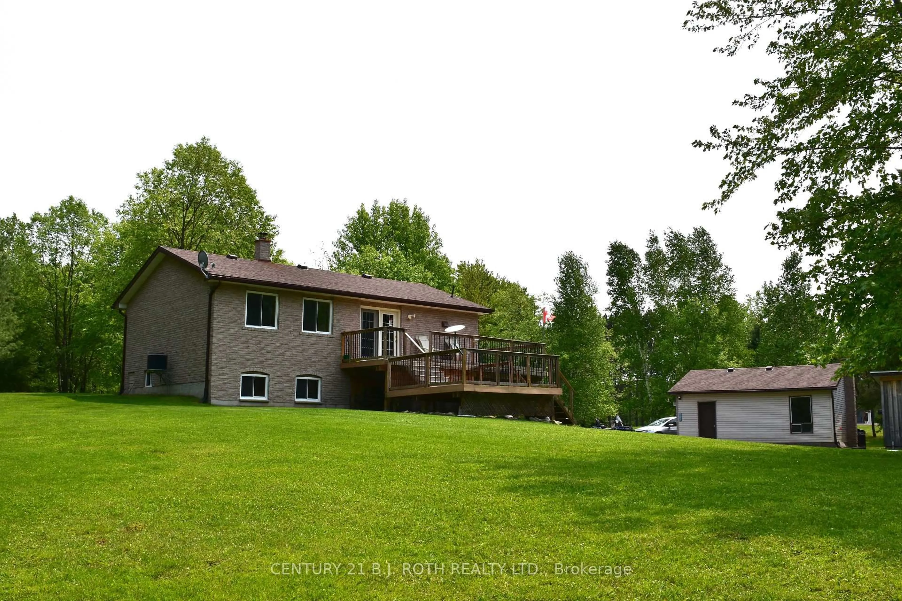 A pic from outside/outdoor area/front of a property/back of a property/a pic from drone, unknown for 131 Graybow Dr, Parry Sound Remote Area Ontario P0H 1W0