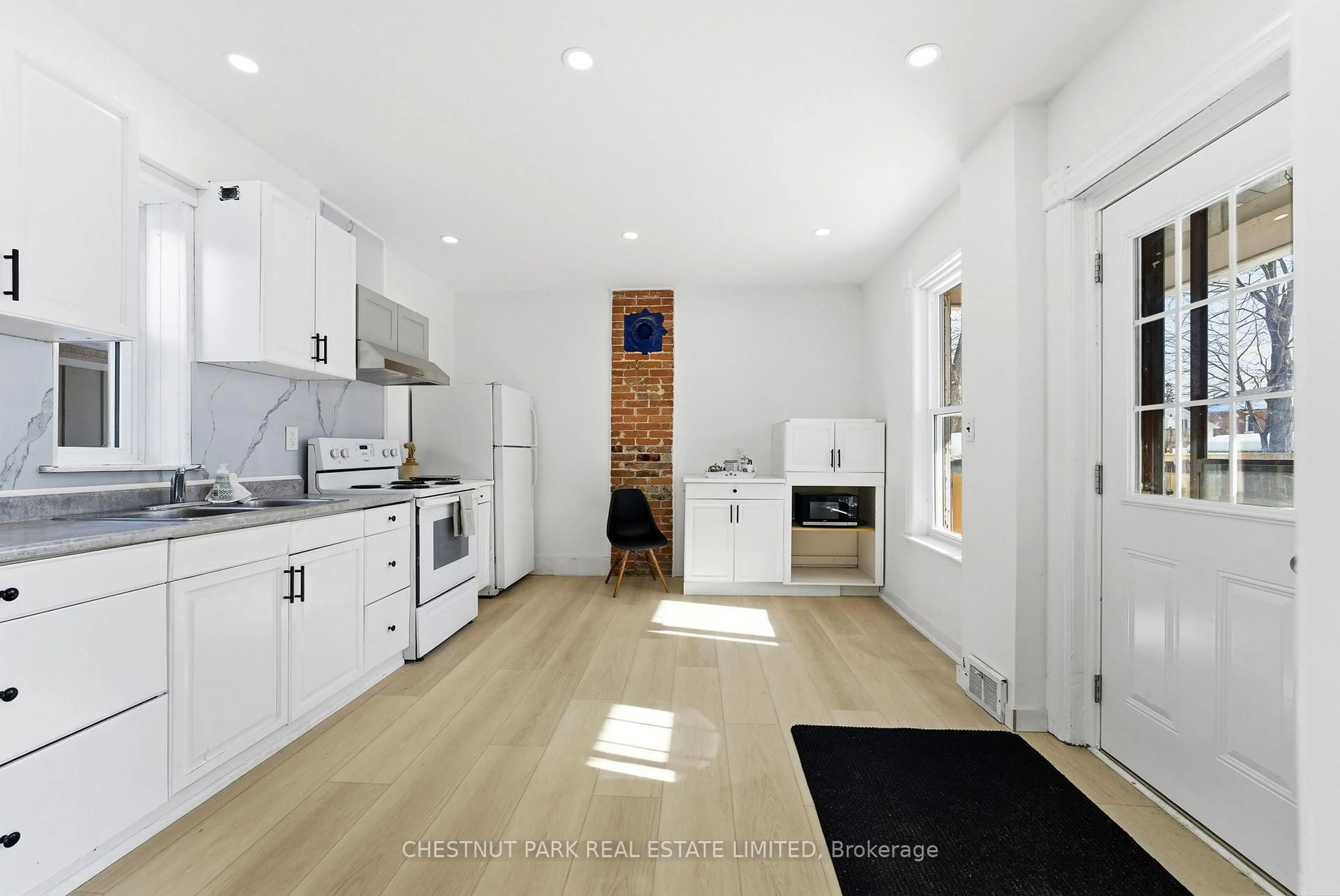 Unknown for 43 Dunbar St, Belleville Ontario K8P 3R6