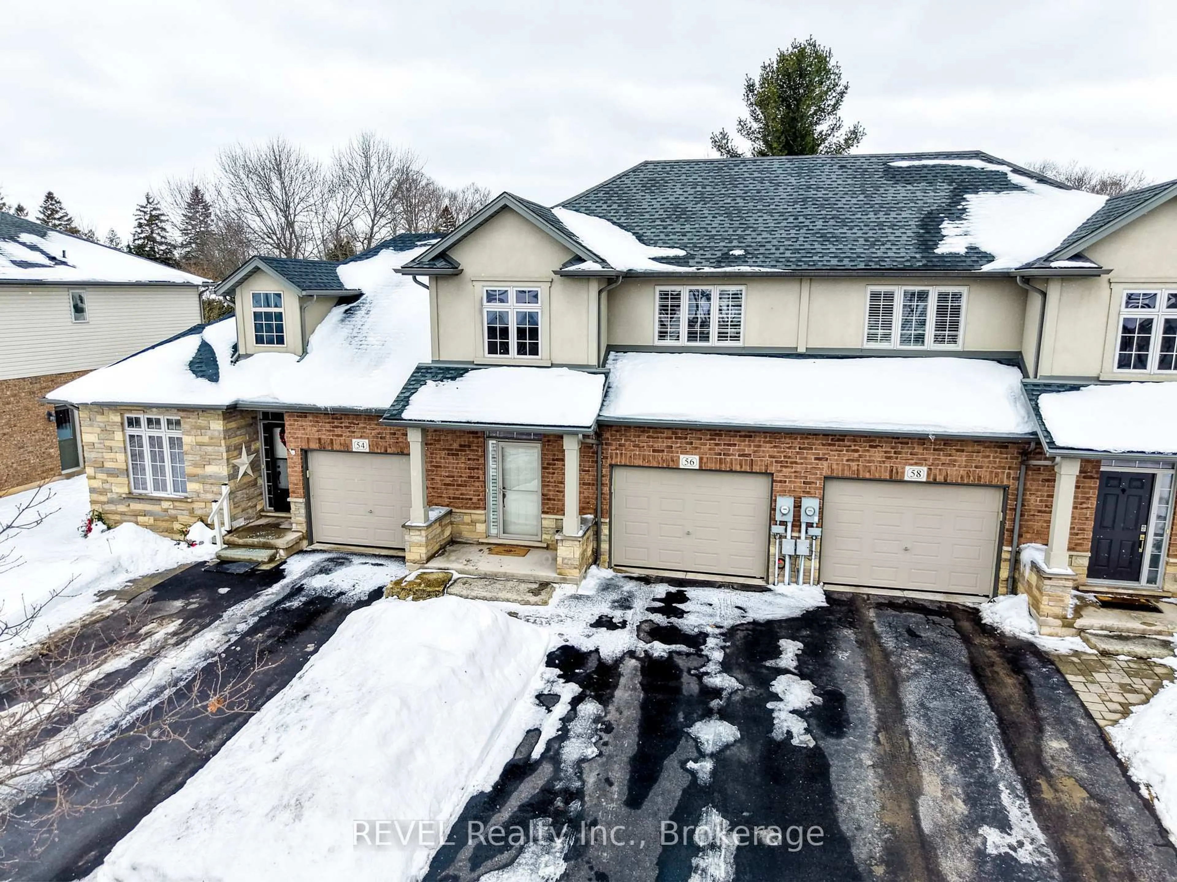 A pic from outside/outdoor area/front of a property/back of a property/a pic from drone, street for 56 TANNER Dr, Pelham Ontario L0S 1E0