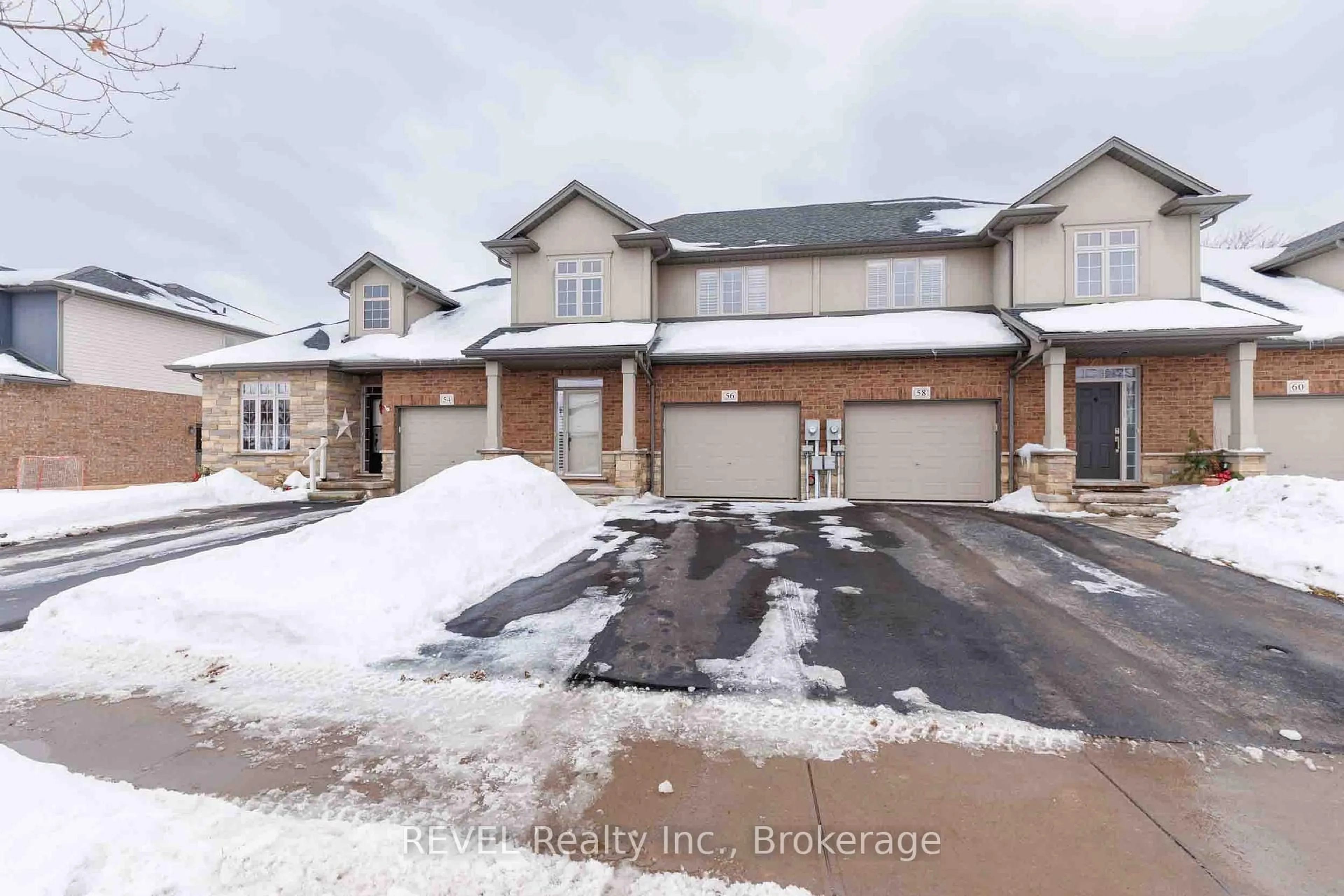 A pic from outside/outdoor area/front of a property/back of a property/a pic from drone, street for 56 TANNER Dr, Pelham Ontario L0S 1E0