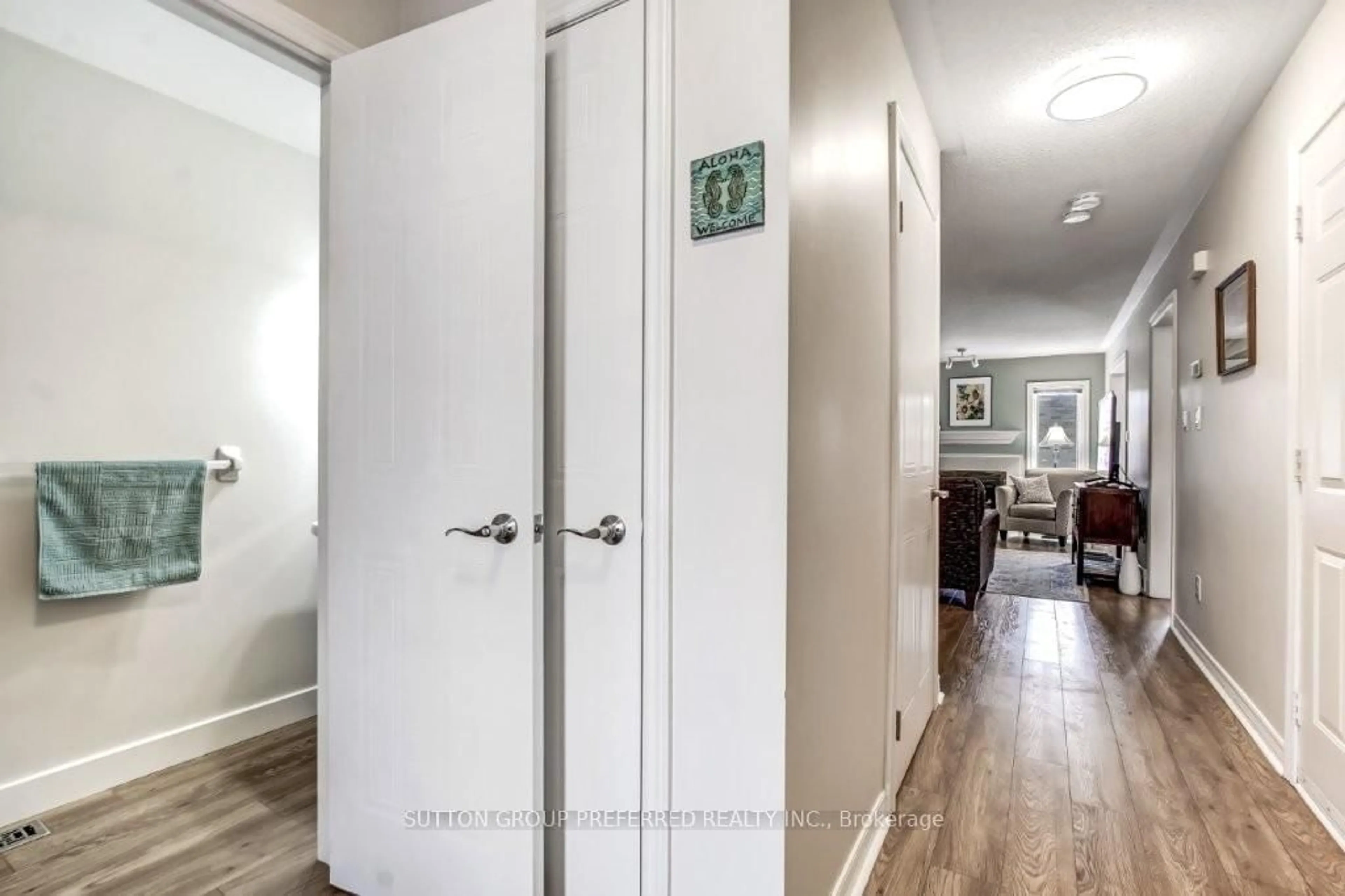 Indoor entryway for 1015 Farnham Rd #12, London South Ontario N6K 1S3