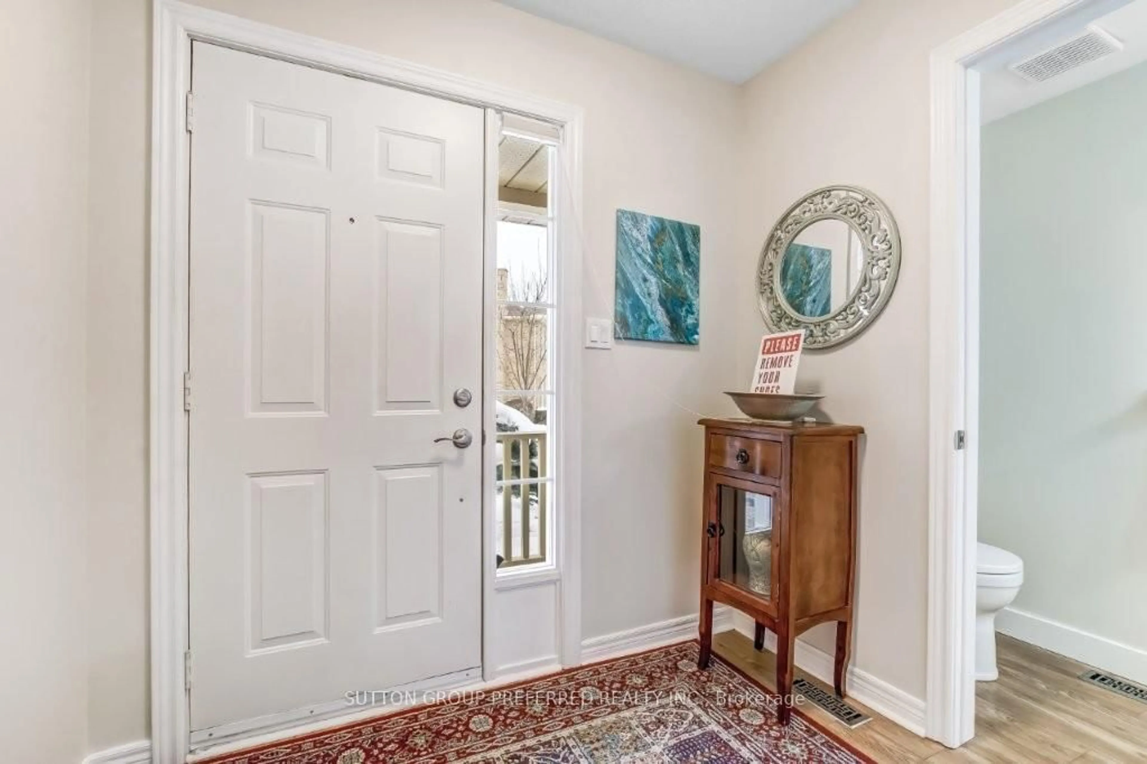 Indoor entryway for 1015 Farnham Rd #12, London South Ontario N6K 1S3