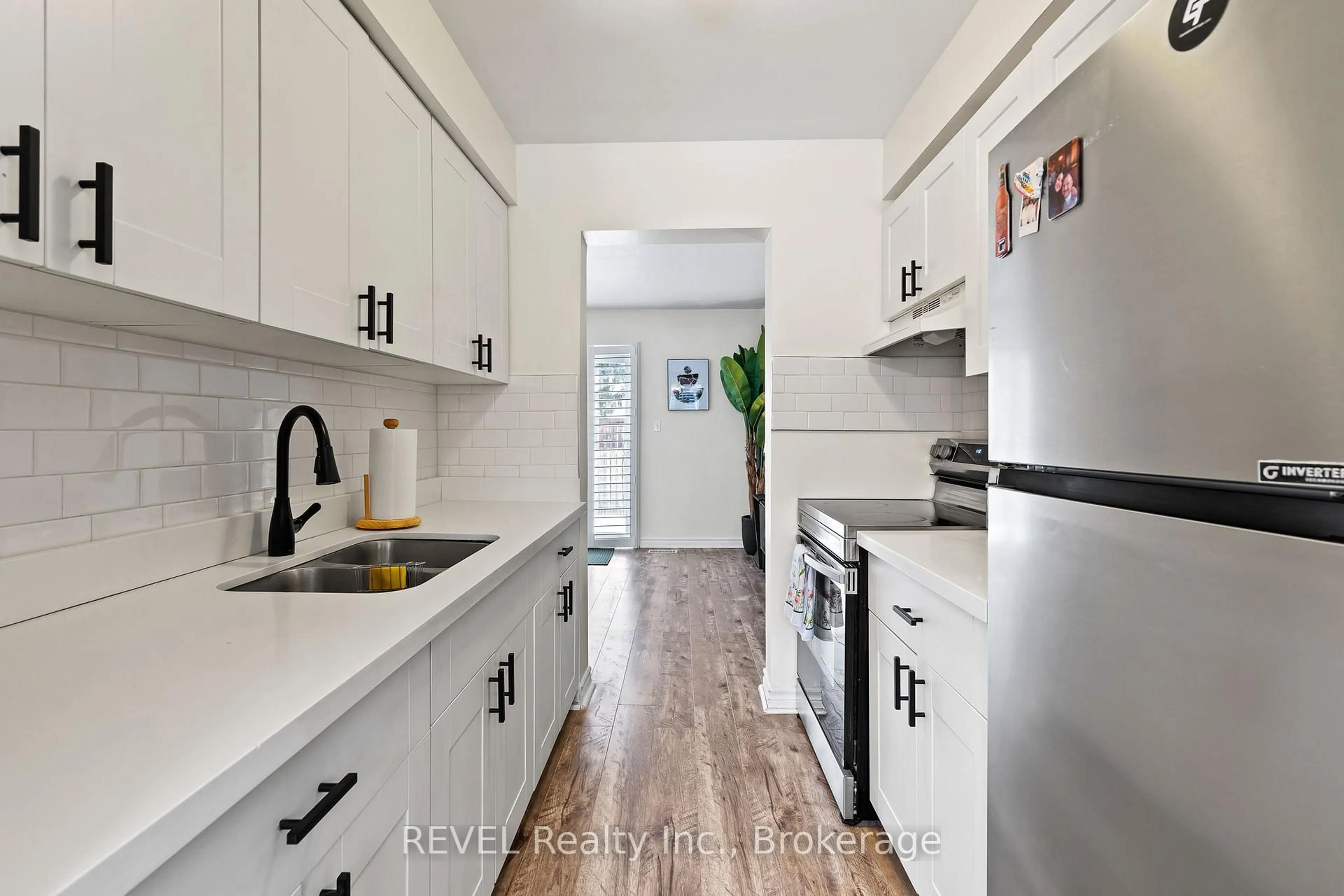 Unknown for 5852 FRONTENAC St #3, Niagara Falls Ontario L2G 3A9